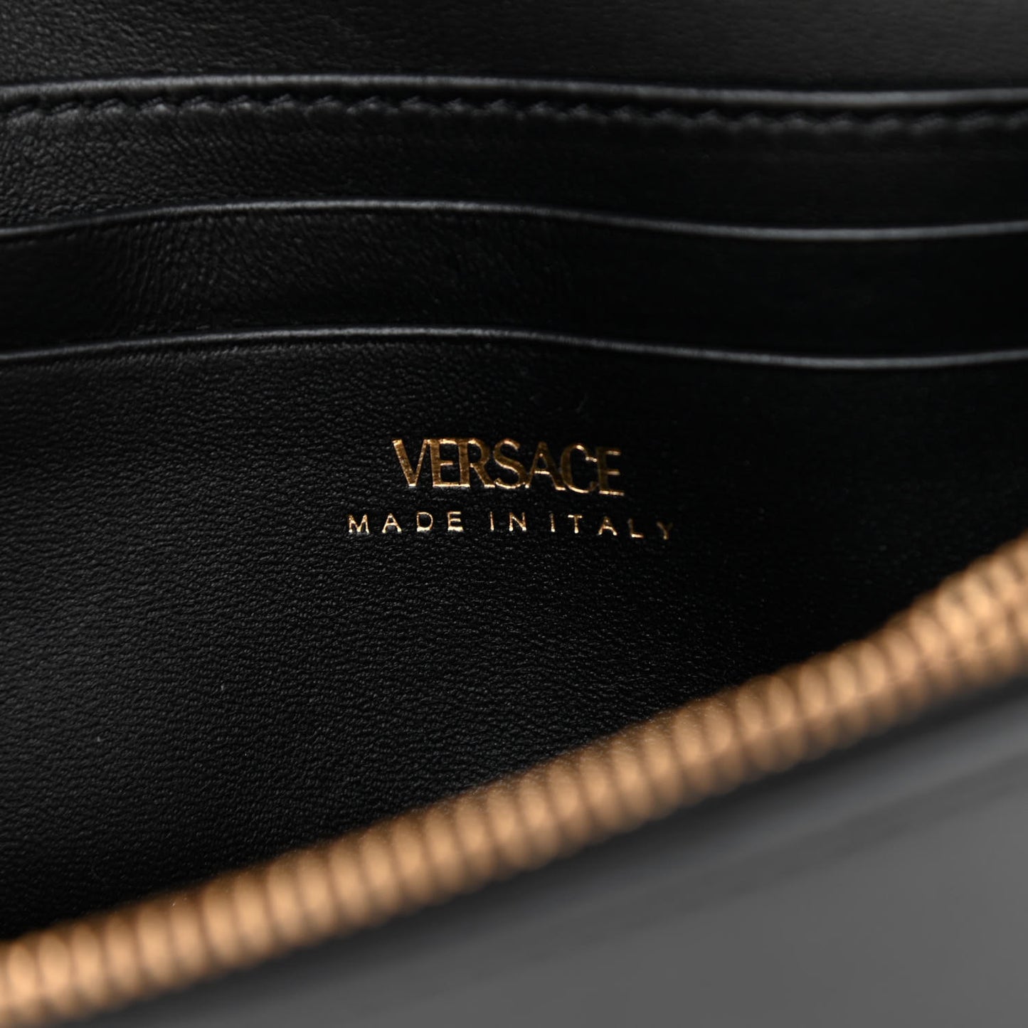Vitello Virtus Wallet on Chain Black