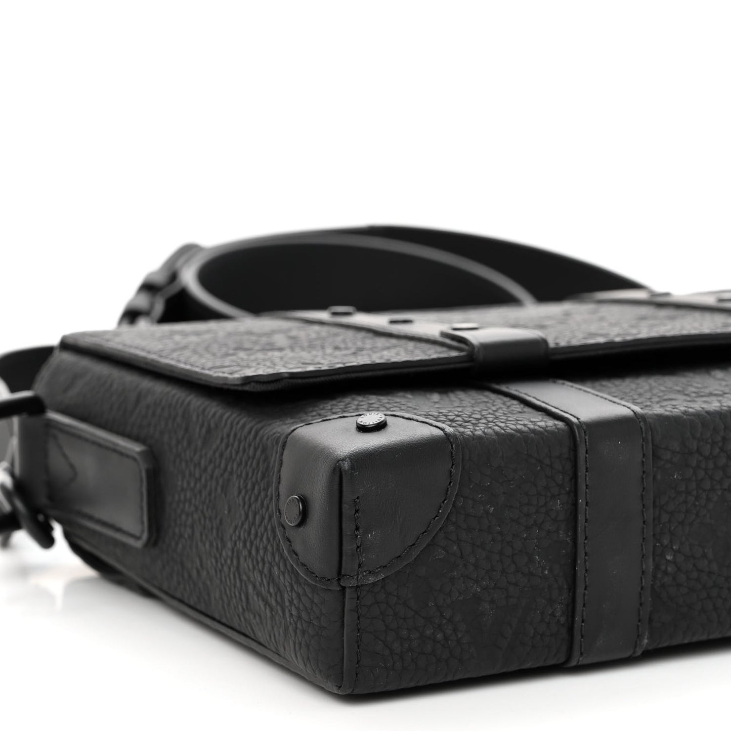 Taurillon Monogram Trunk Messenger Black