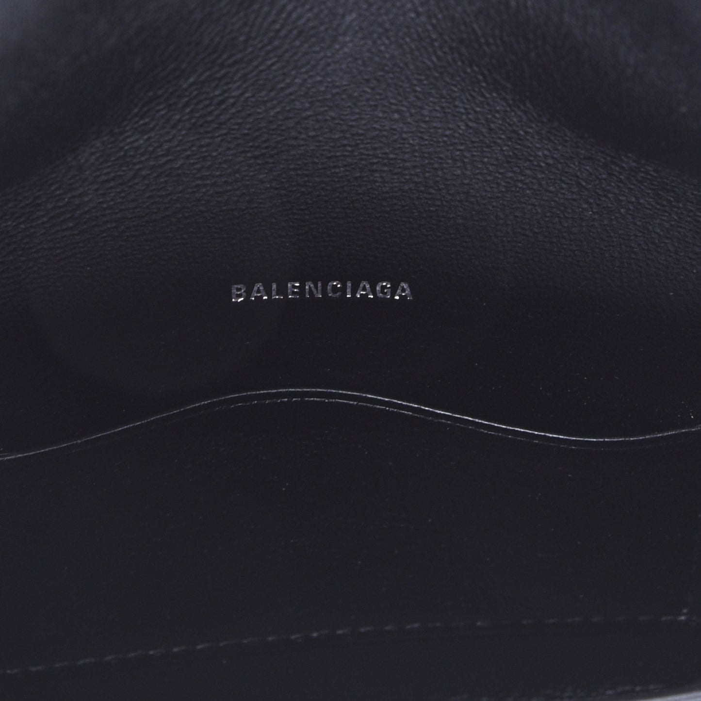 Grained Calfskin Logo Cash Phone Holder Wallet On Chain Black White