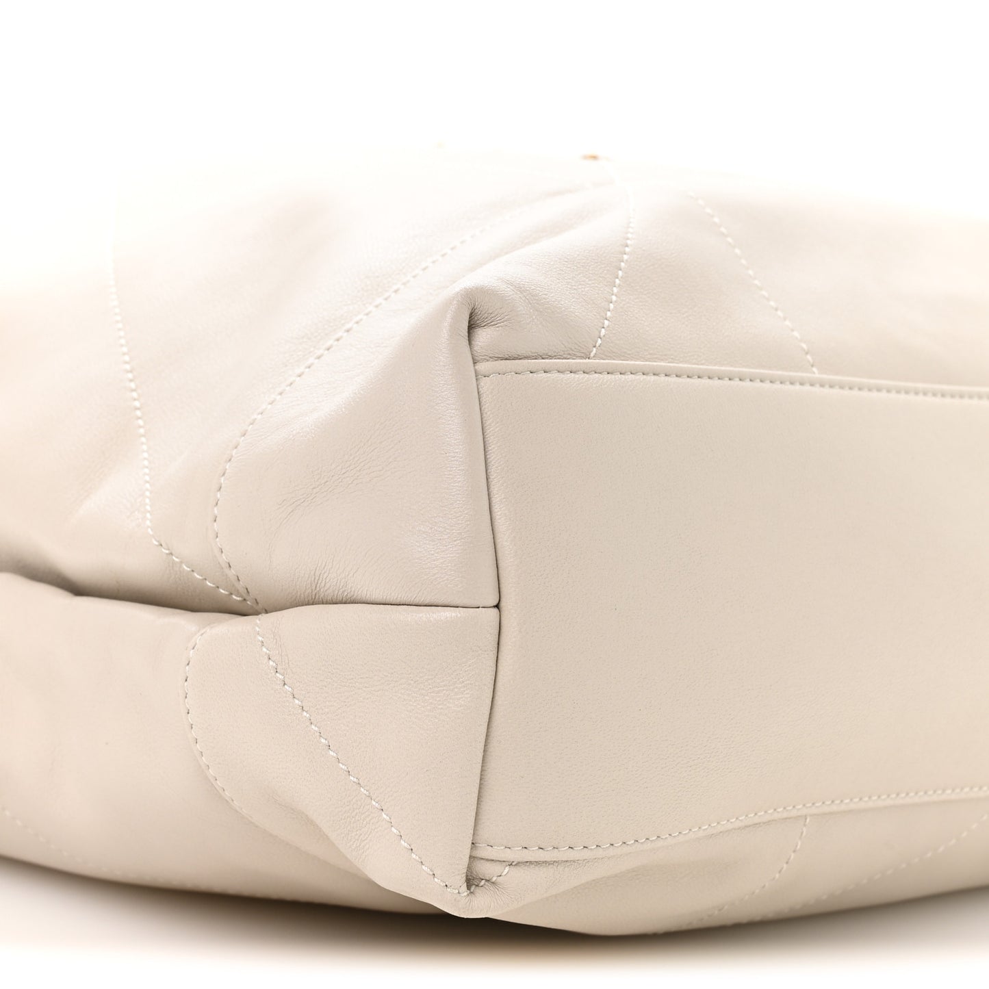 Lambskin Matelasse Monogram Large Jamie Pochon Blanc Vintage