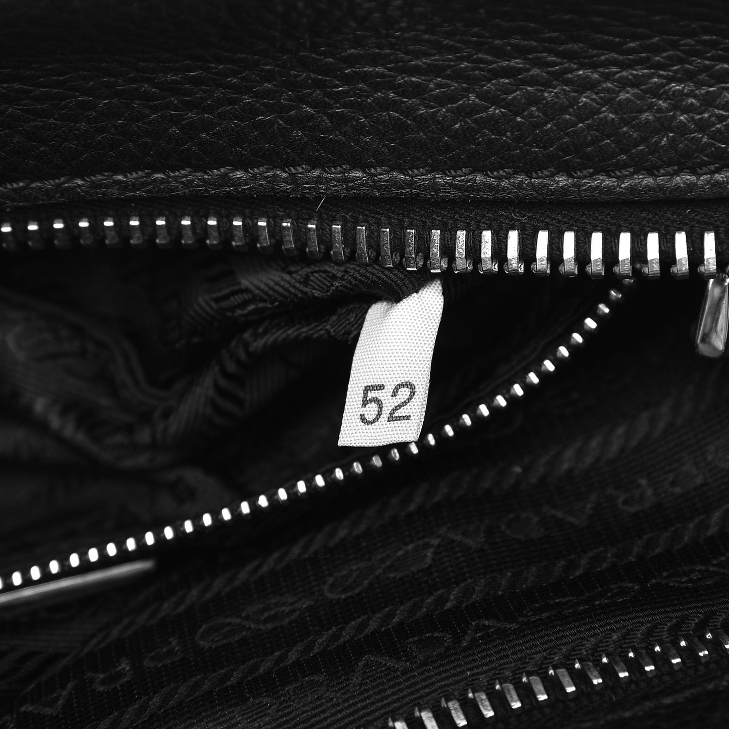 Vitello Daino Tote Nero Black