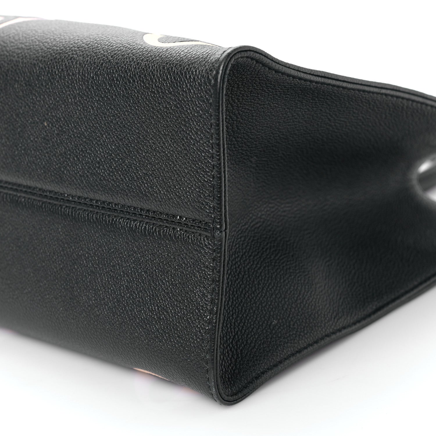 Louis Vuitton Empreinte Monogram Giant Onthego MM Black Beige 8 of 9