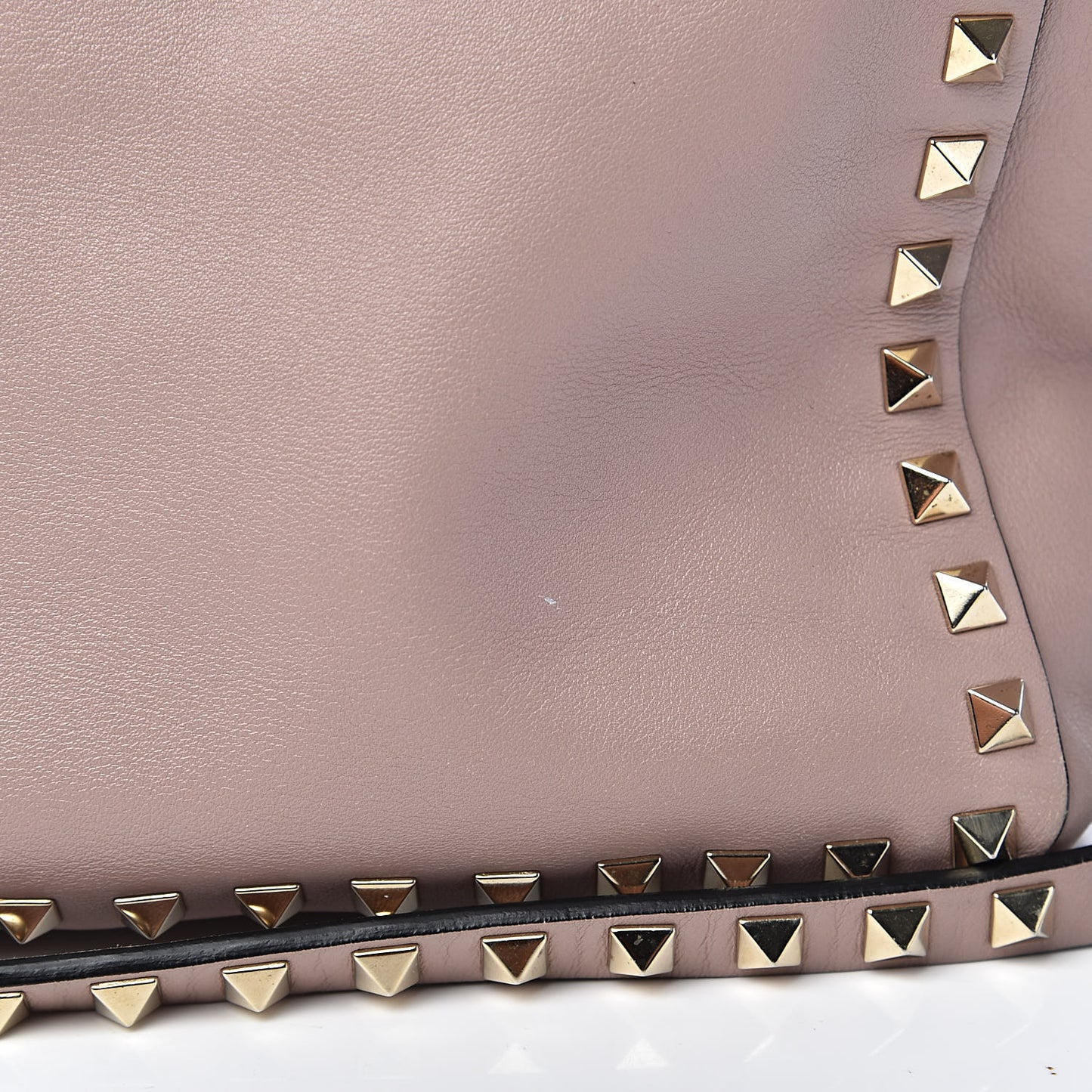 Vitello Medium Rockstud Tote Poudre