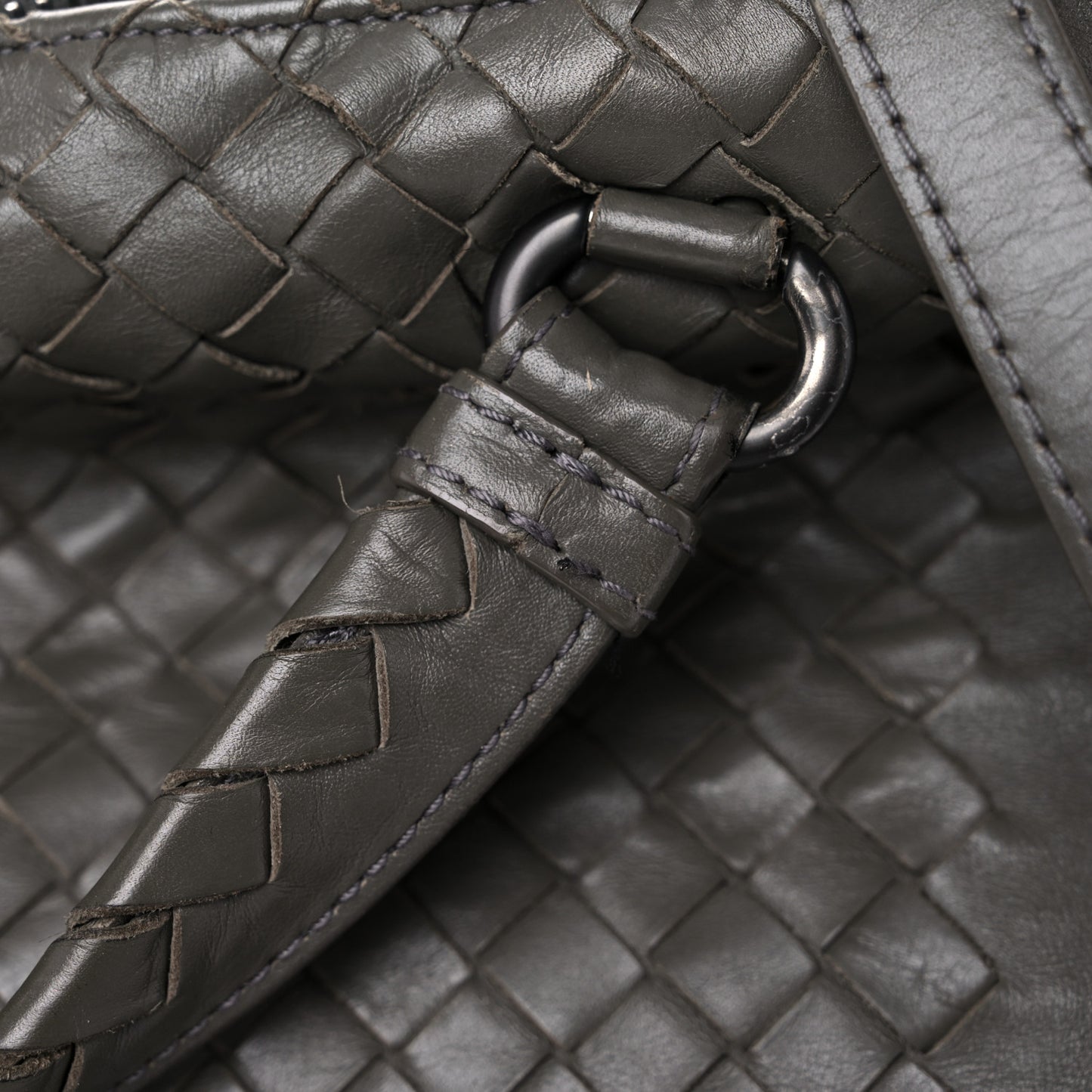 Calfskin Intrecciato Large Leggero Tote Kaki Fondente