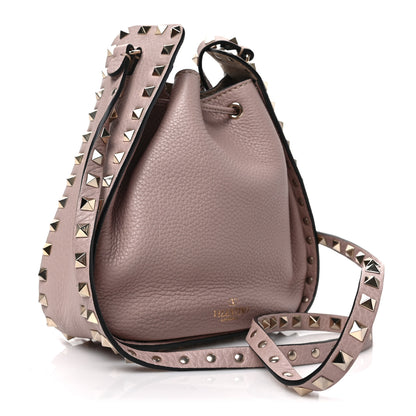 Valentino Garavani Grained Calfskin Rockstud Bucket Bag Poudre 3 of 9