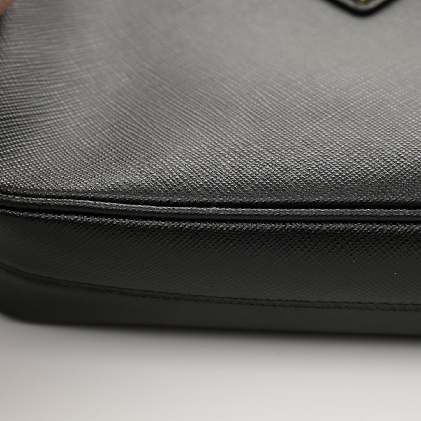 Saffiano Lux Re-Edition 2005 Shoulder Bag Black