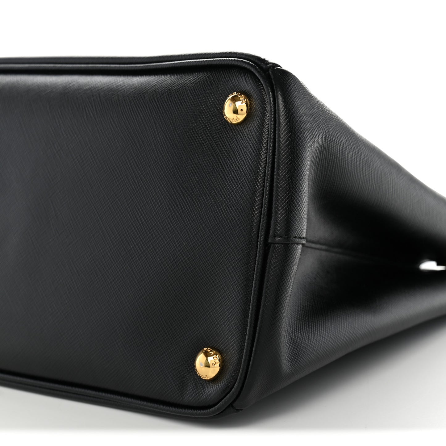 Saffiano Medium Galleria Double Zip Tote Black