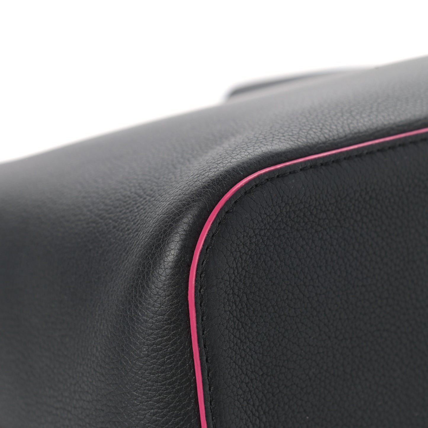Calfskin Lockme Bucket Black