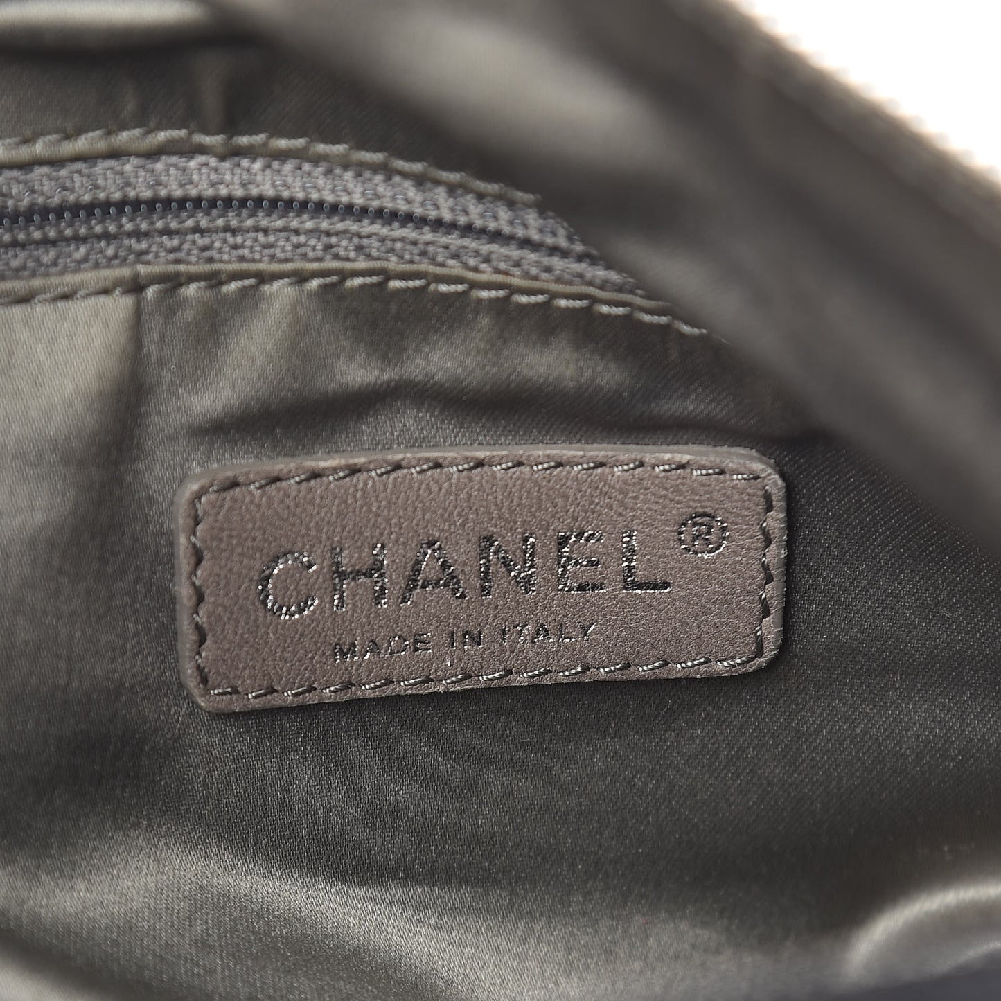 Glazed Caviar Pocket In The City Shoulder Bag Black