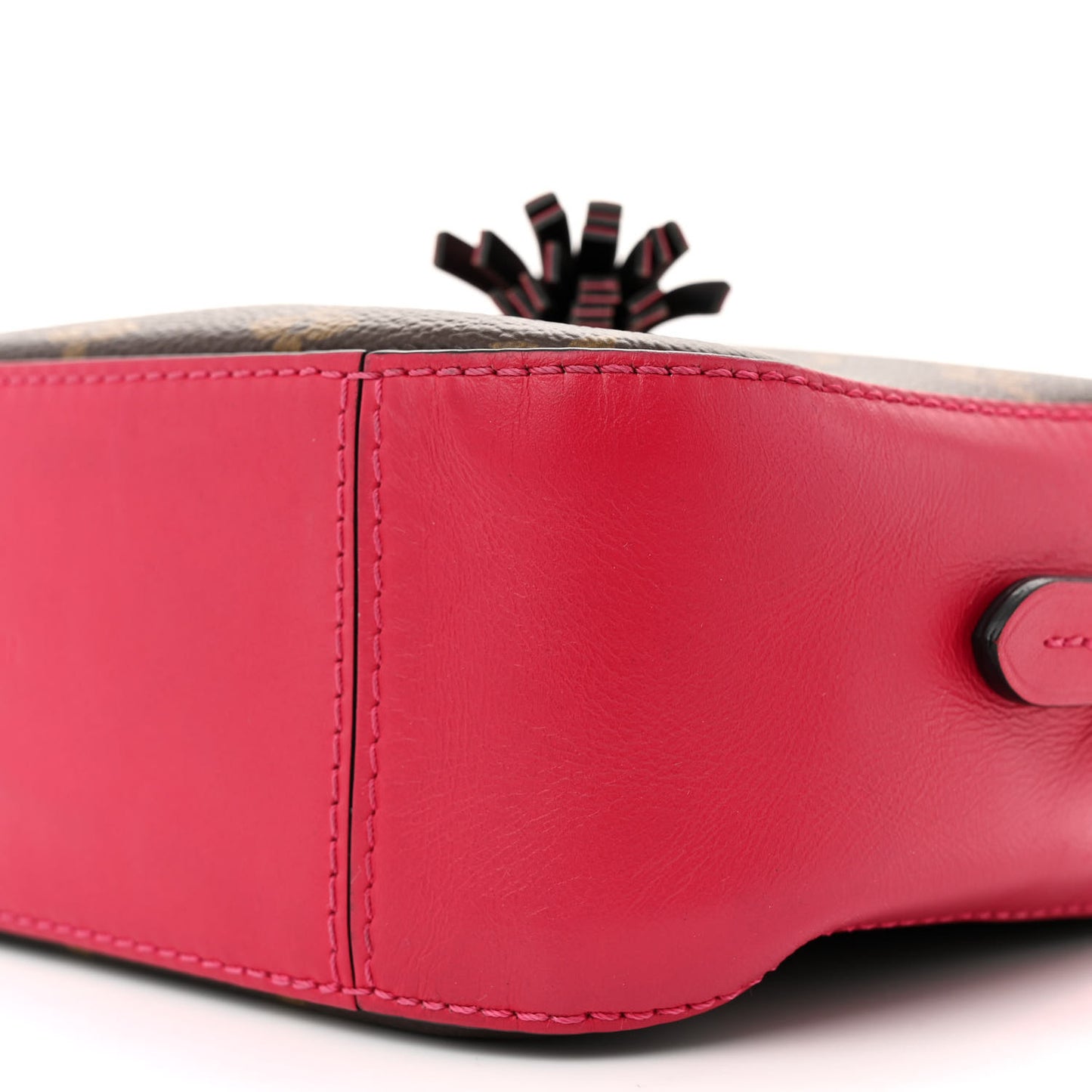 Monogram Saintonge Freesia