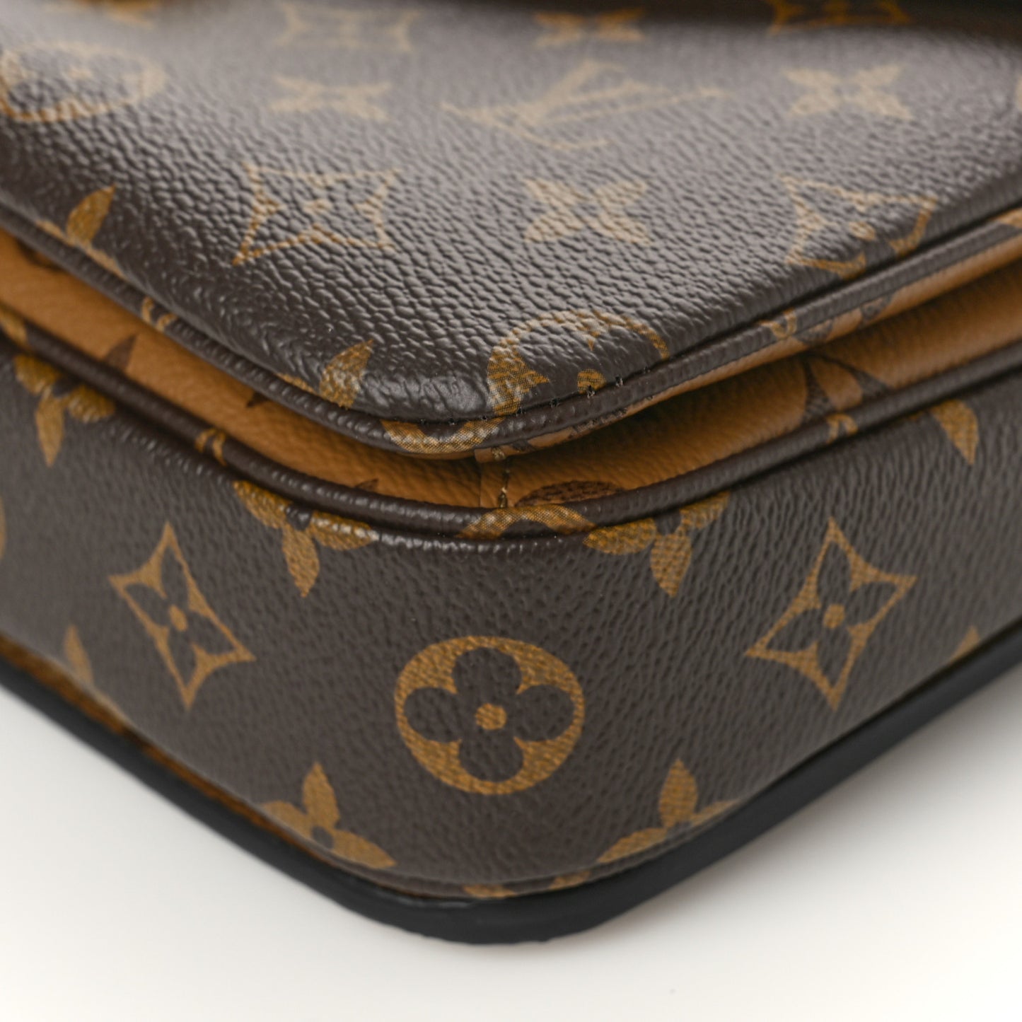 Reverse Monogram Pochette Metis