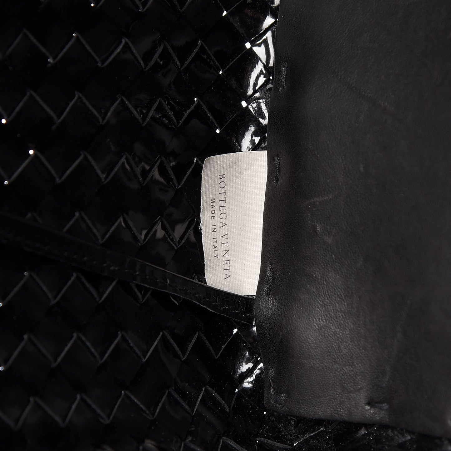 Spazzolato Nappa Intrecciato Medium Moon Cabat Black