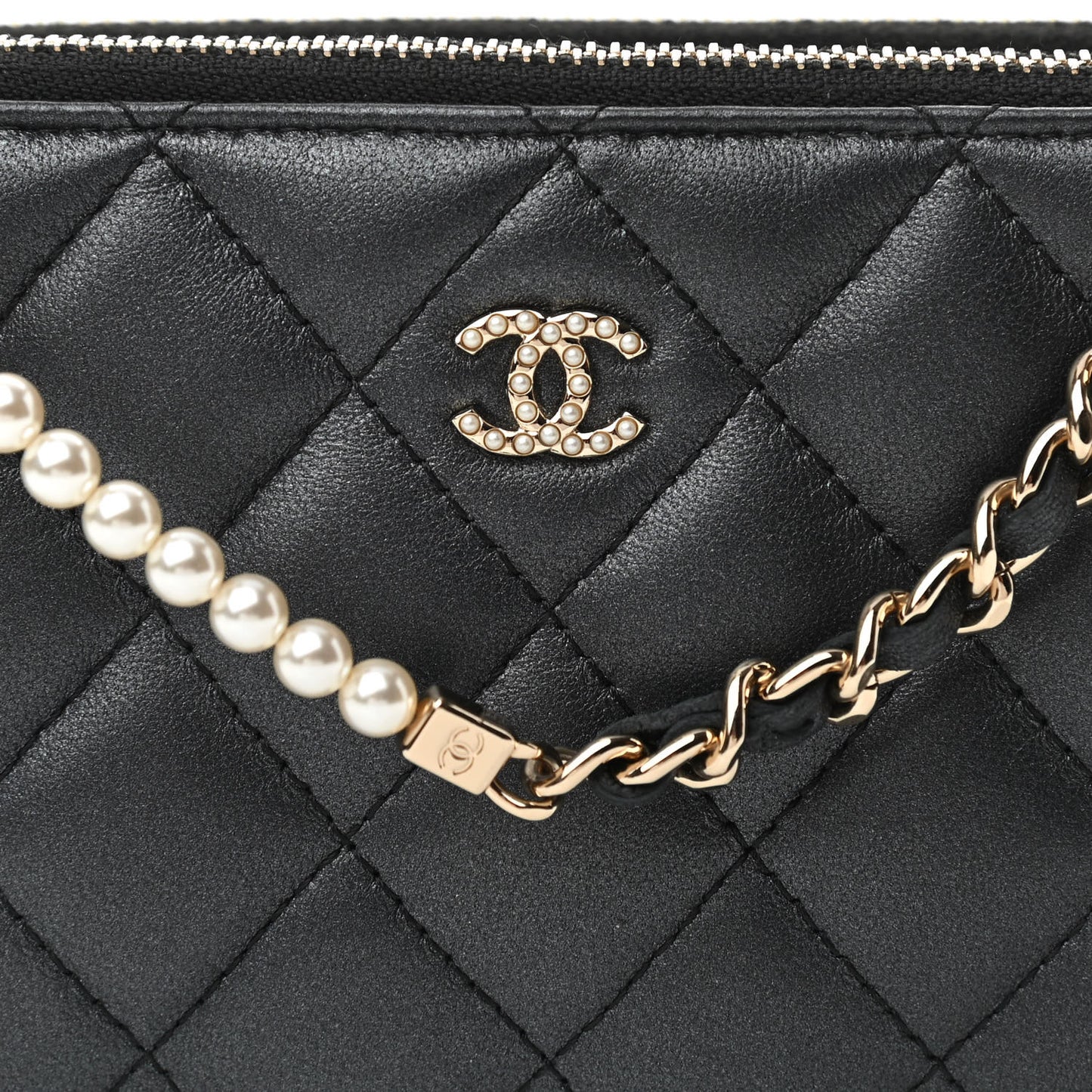 Iridescent Lambskin Quilted Pearl Clutch With Chain Black