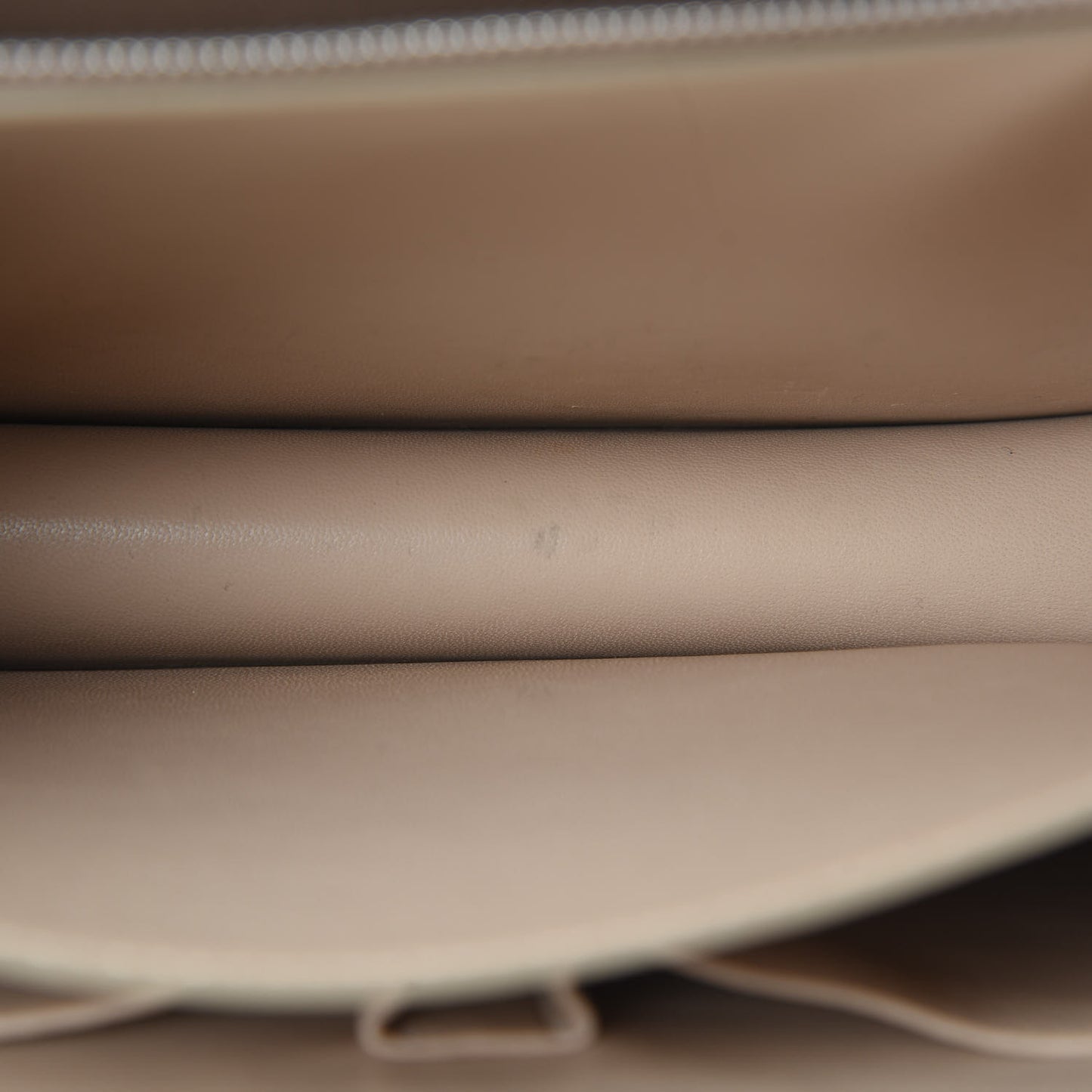 Box Calfskin Medium Classic Box Flap Chalk