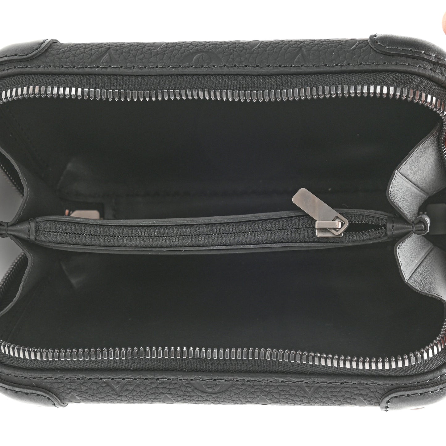 Taurillon Monogram Horizon Clutch Black