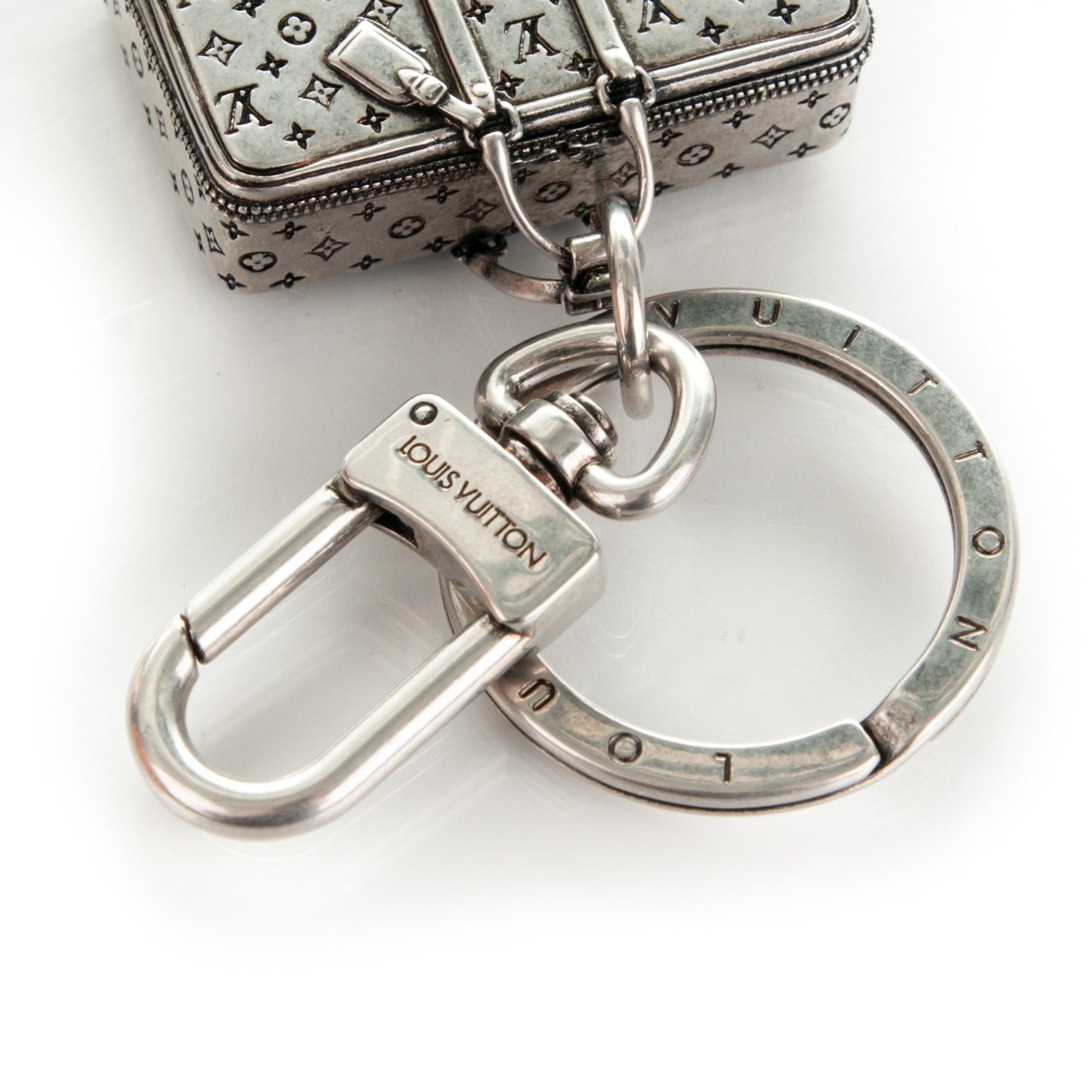 Louis Vuitton The Sirius Bag Charm Key Holder 3 of 4
