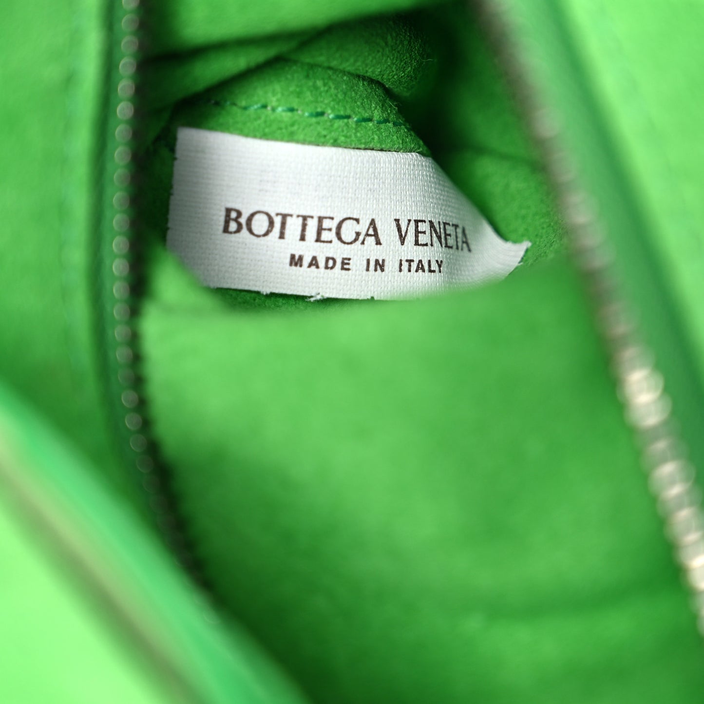 Grained Calfskin Maxi Intrecciato Cassette Crossbody Bag Pistachio