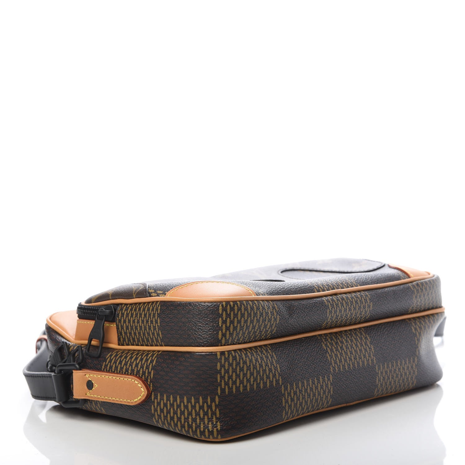 Louis Vuitton X NIGO Giant Damier Ebene Monogram Nil Messenger 4 of 10