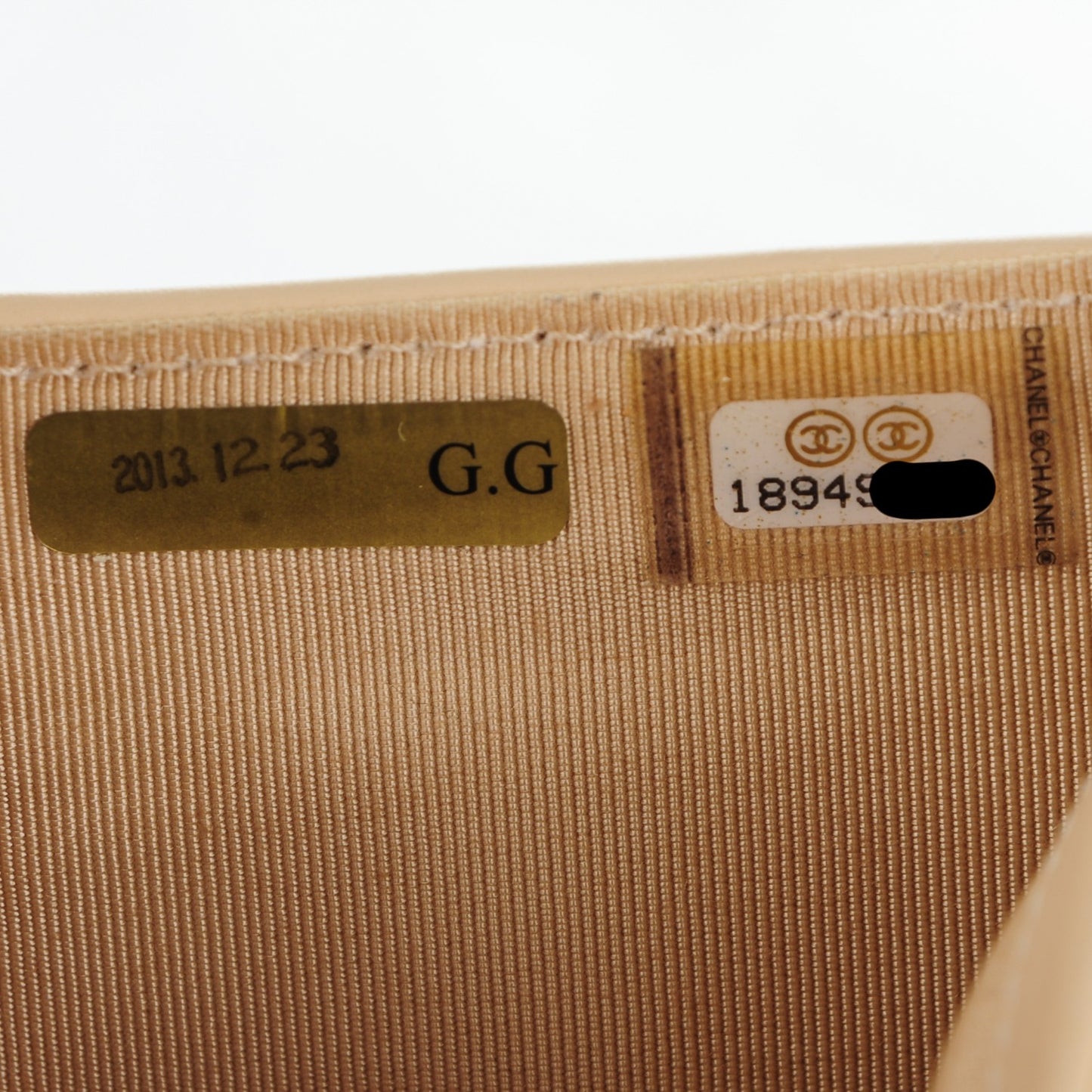 Caviar Quilted Yen Wallet Light Beige