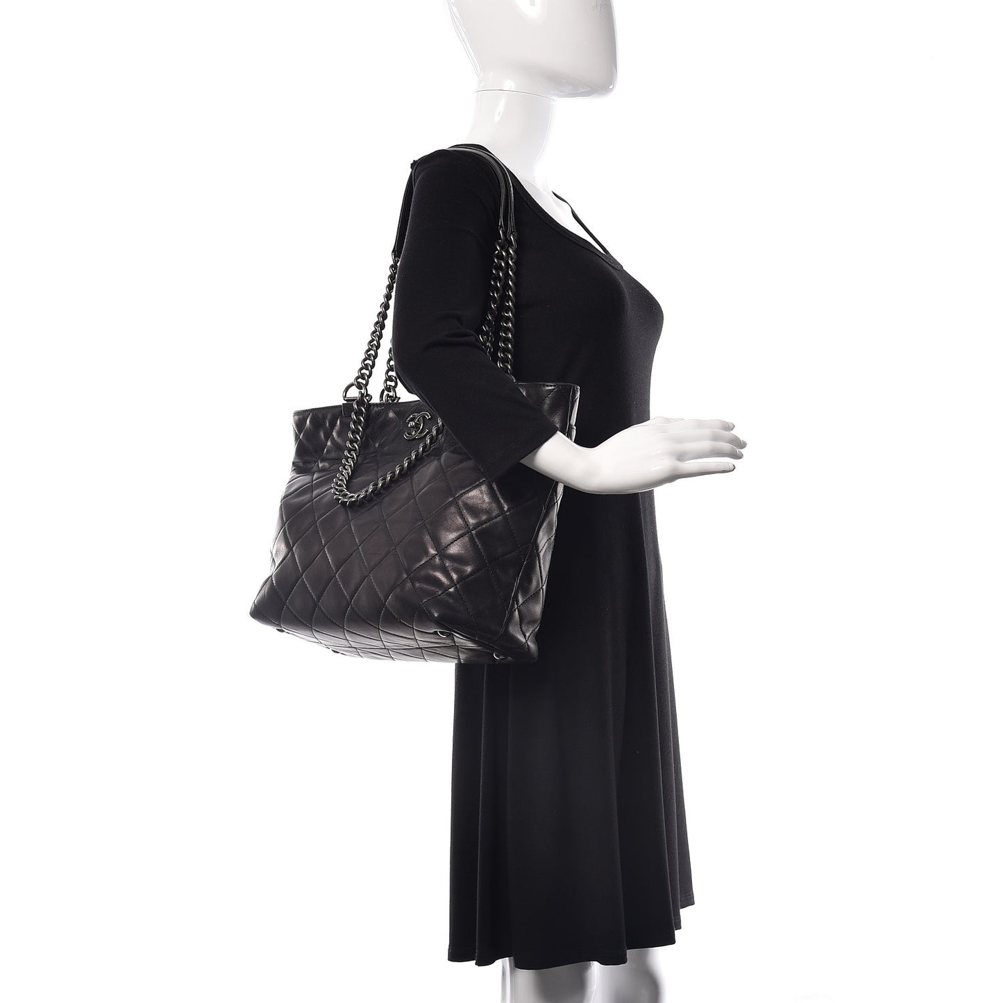 Calfskin Quilted Large Shopping In Chains Tote Black