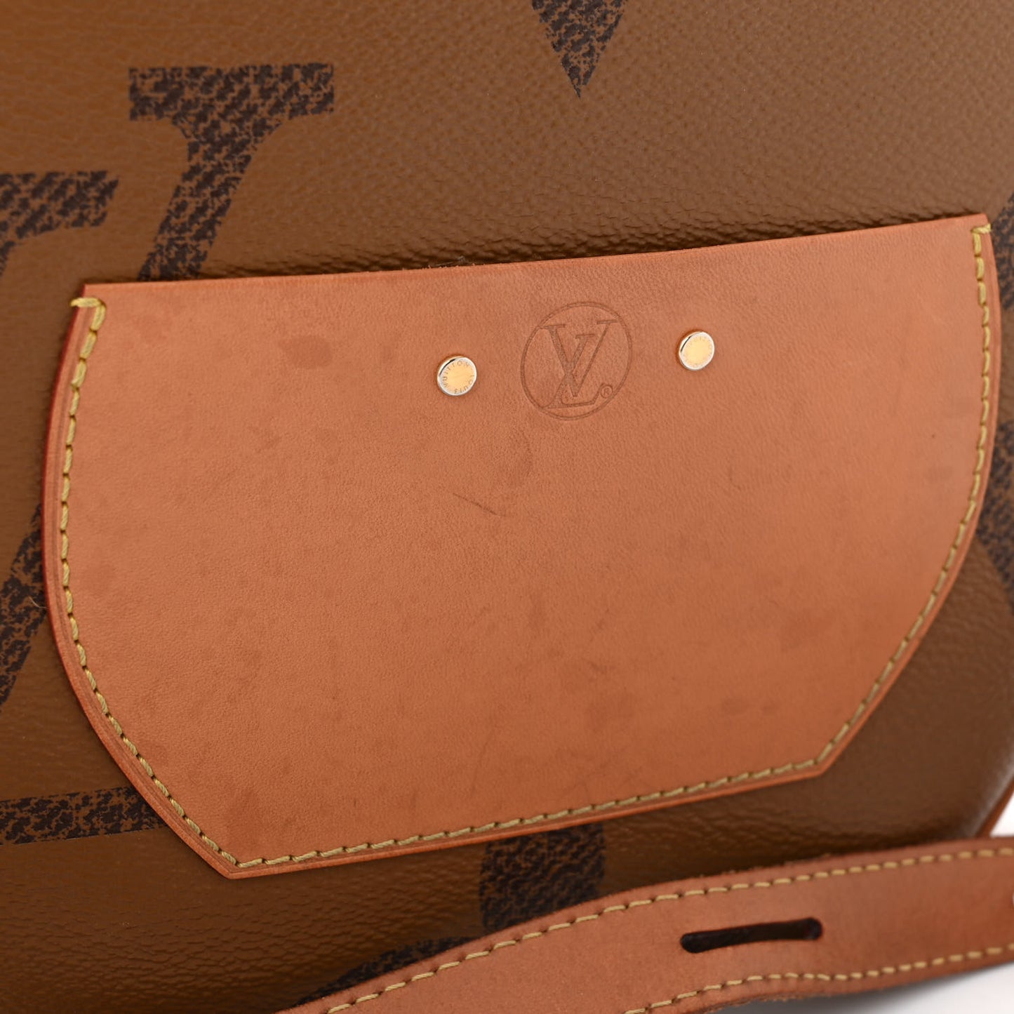 Reverse Monogram Giant Boite Chapeau Souple