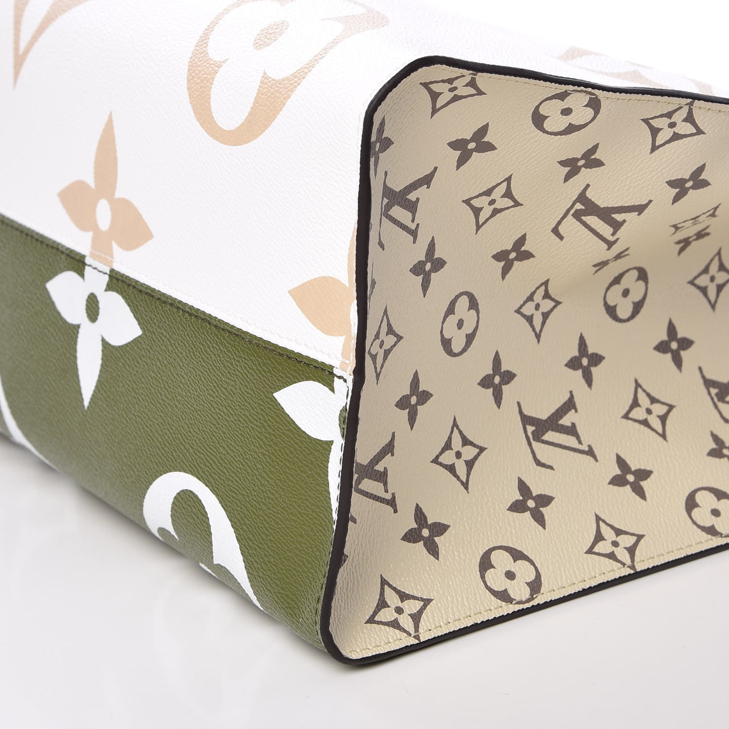 Monogram Giant Onthego GM Kaki Beige