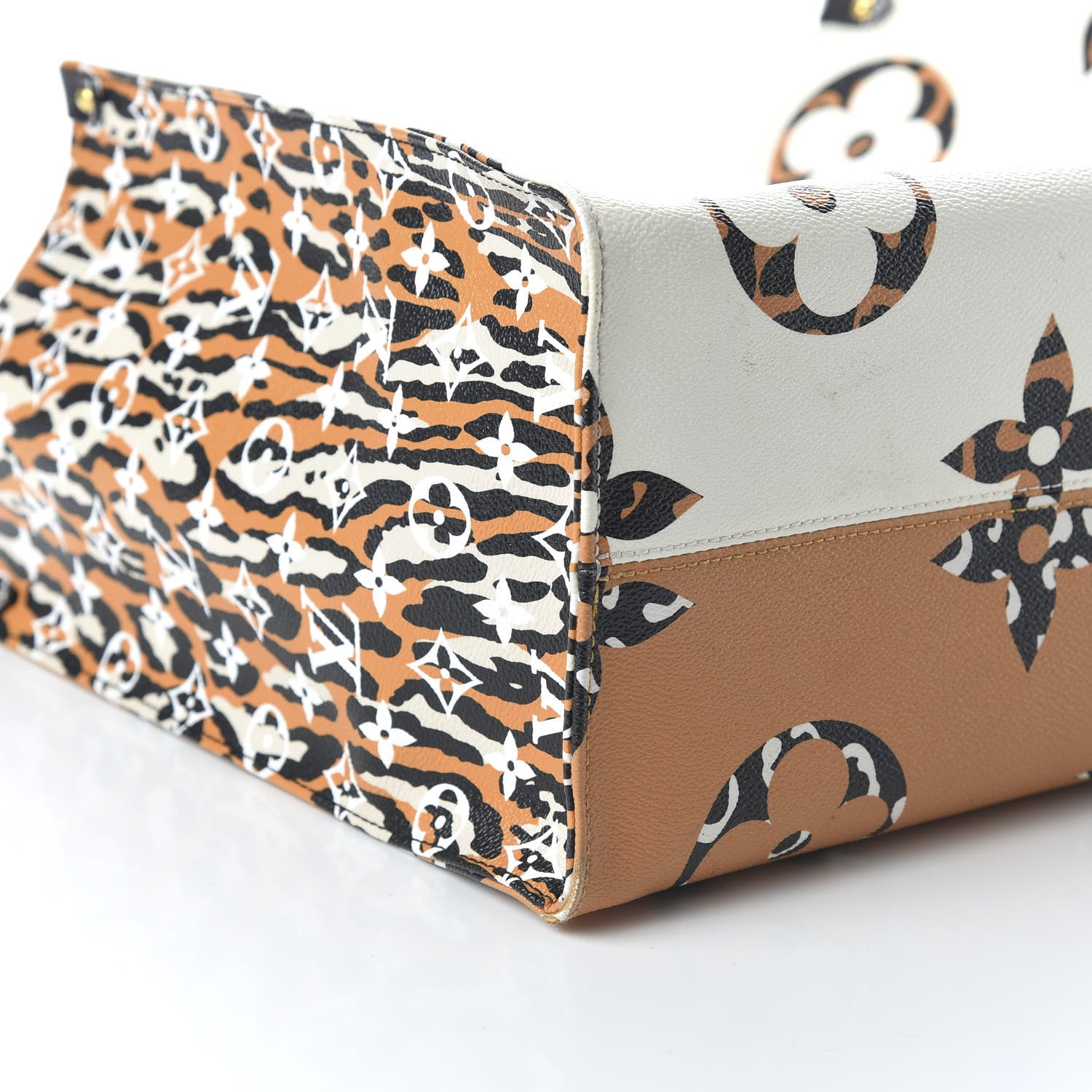 Louis Vuitton Monogram Giant Jungle Onthego GM Ivory 6 of 9