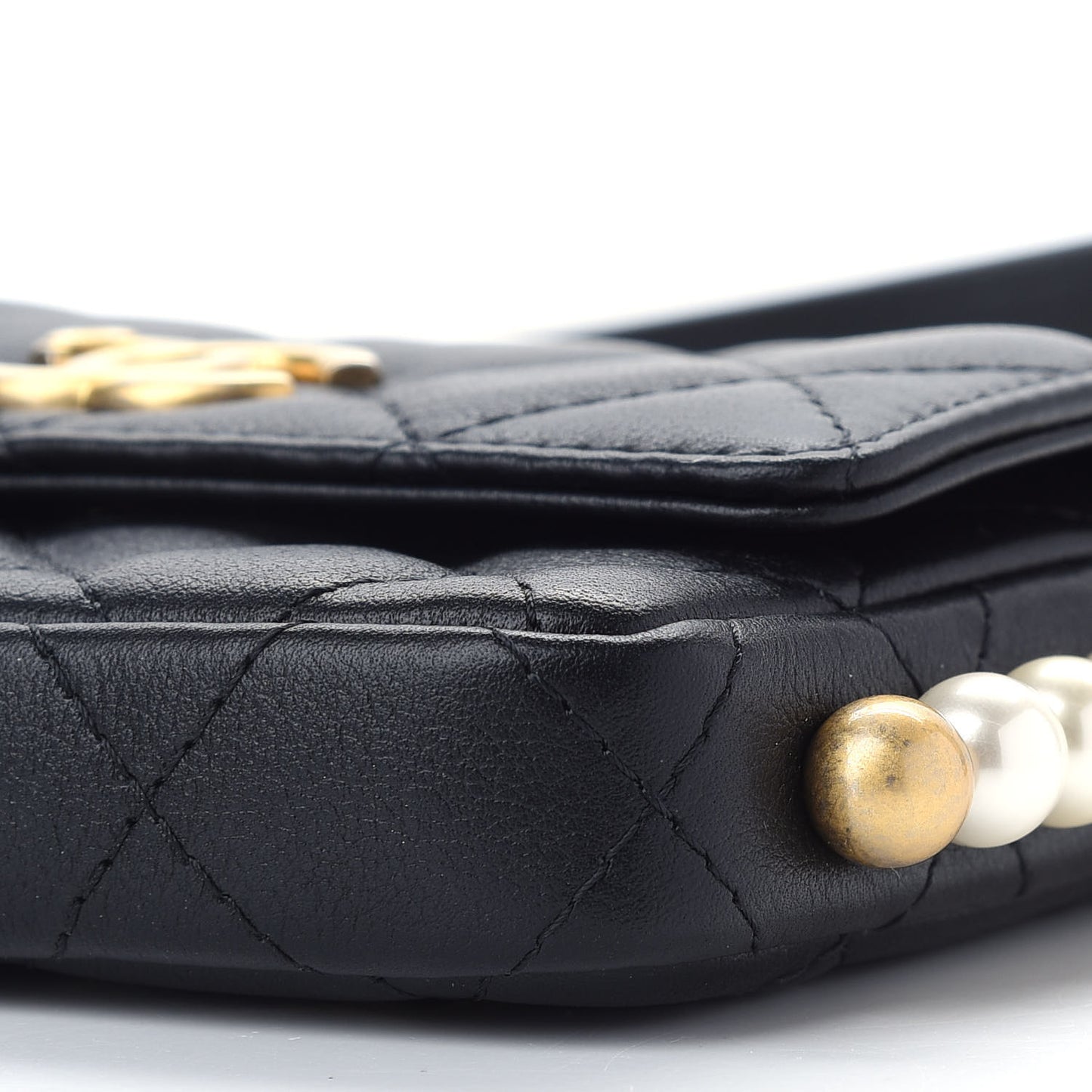 Calfskin Quilted About Pearls Card Holder Flap With Chain Black
