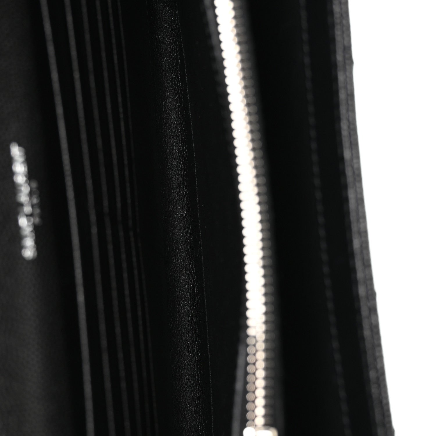 Saint Laurent Grain De Poudre Matelasse Chevron Monogram Chain Wallet Black 8 of 19