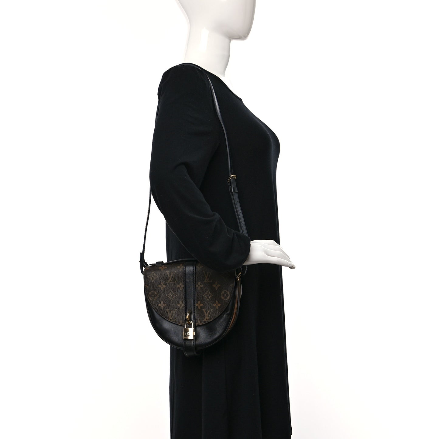 Reverse Monogram Chantilly Lock Black