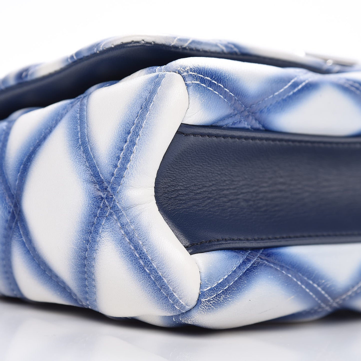 Lambskin Malletage Contraste GO-14 PM Blue
