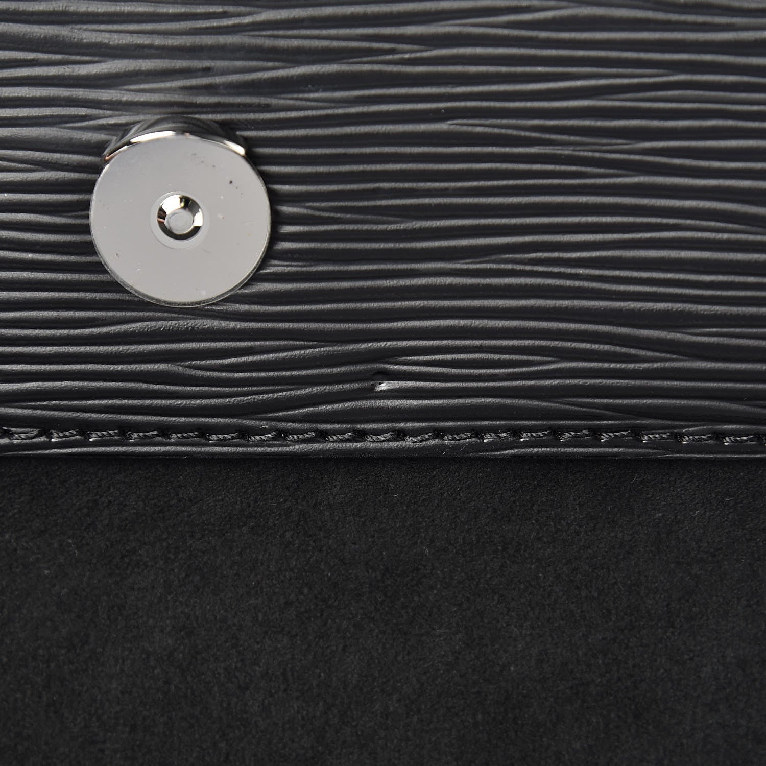 Louis Vuitton Epi Cluny MM Black 11 of 12
