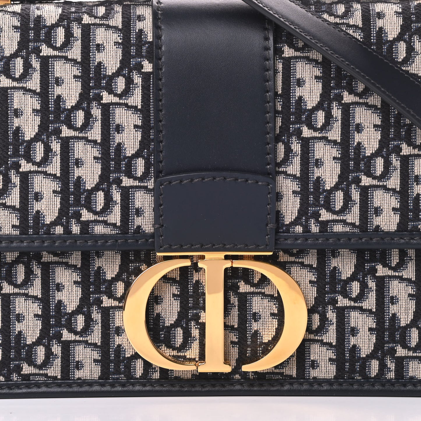 Oblique 30 Montaigne Flap Bag Blue