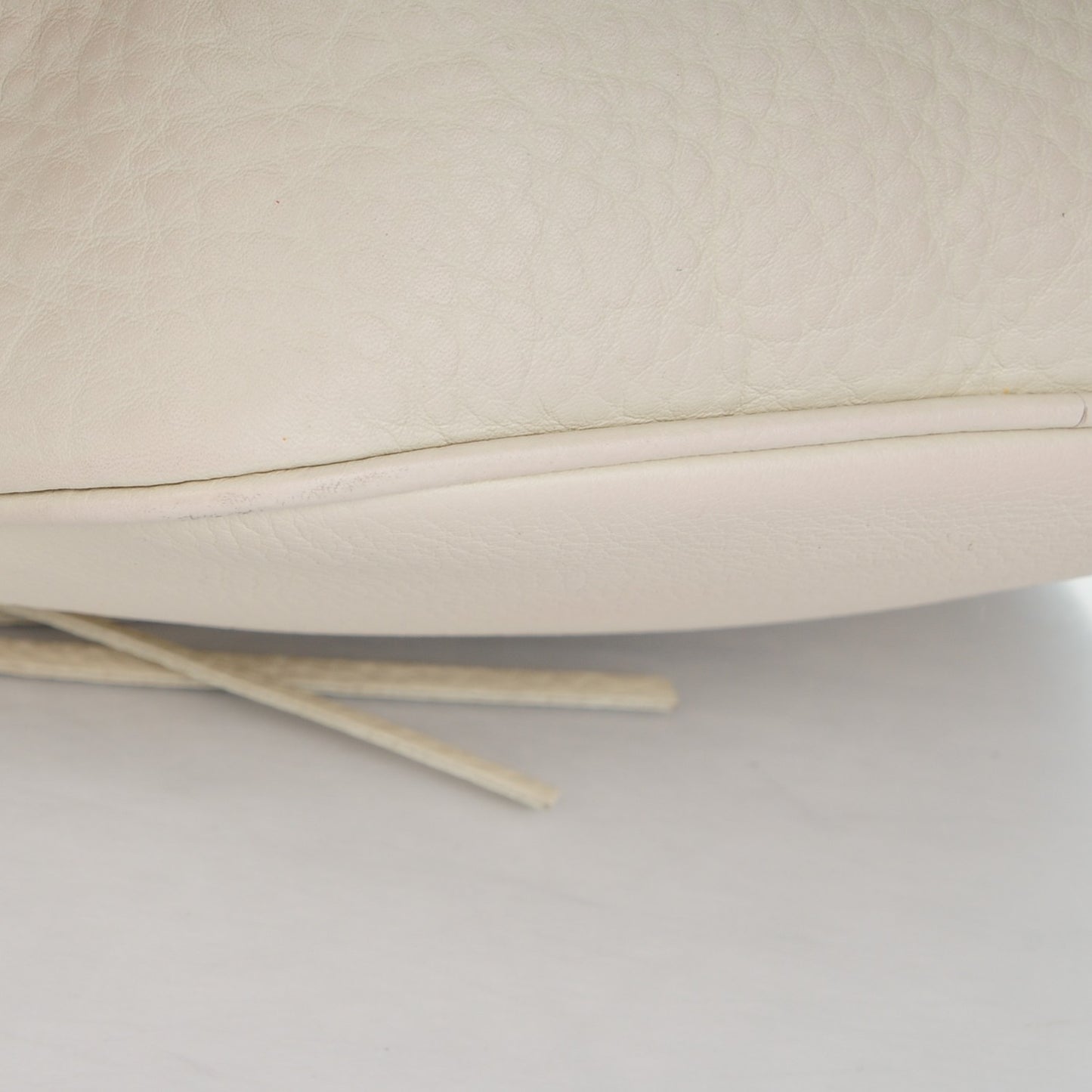Pebbled Calfskin Small Soho Disco Bag Off White