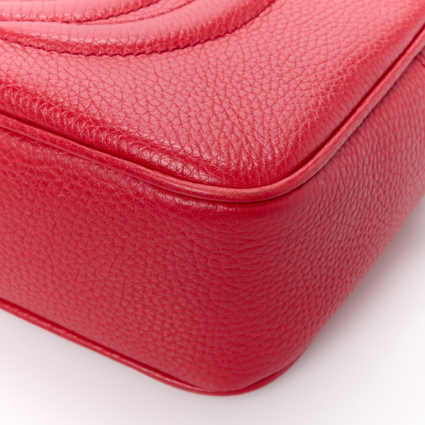 Pebbled Calfskin Small Soho Disco Bag Vibrant Red