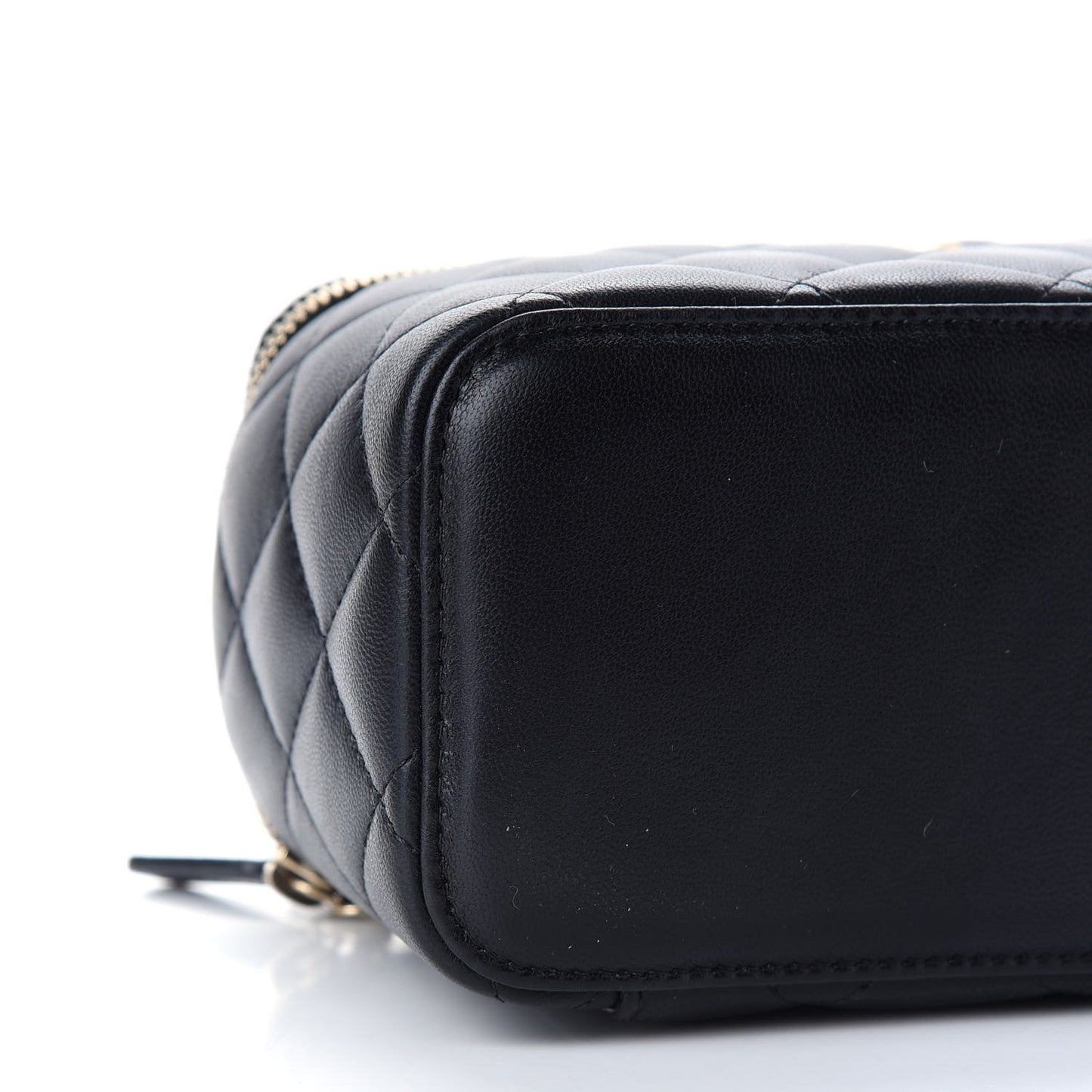 Lambskin Quilted Pearl Crush Small Vanity Case With Chain Black