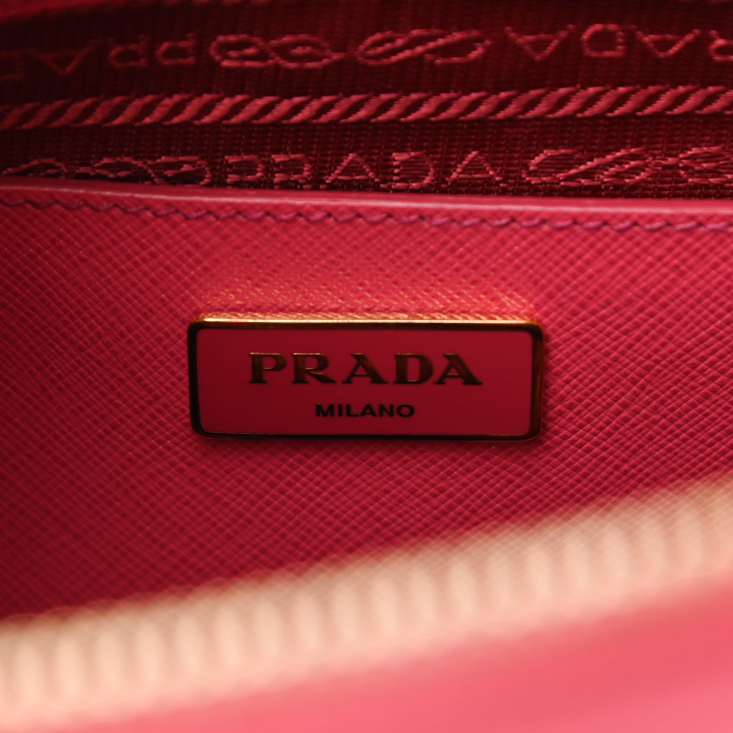 Saffiano Lux Medium Promenade Tote Peonia