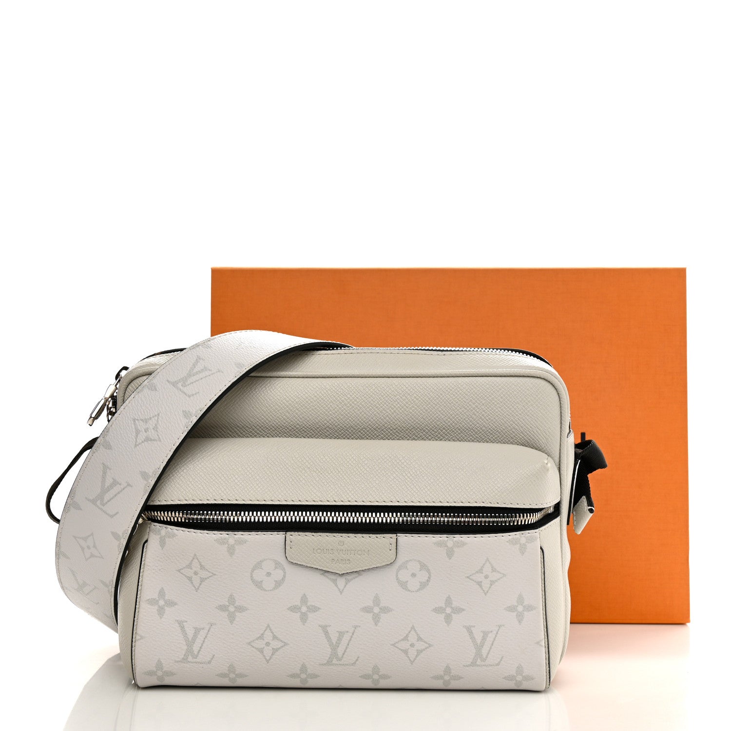 Louis Vuitton Taigarama Outdoor Messenger Antartica 12 of 12
