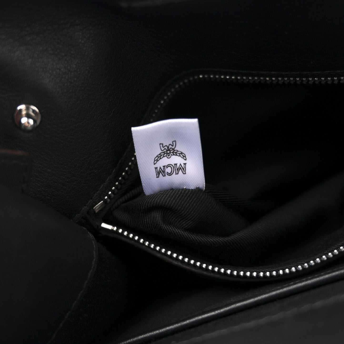 Visetos Calfskin Essential Bucket Bag Black