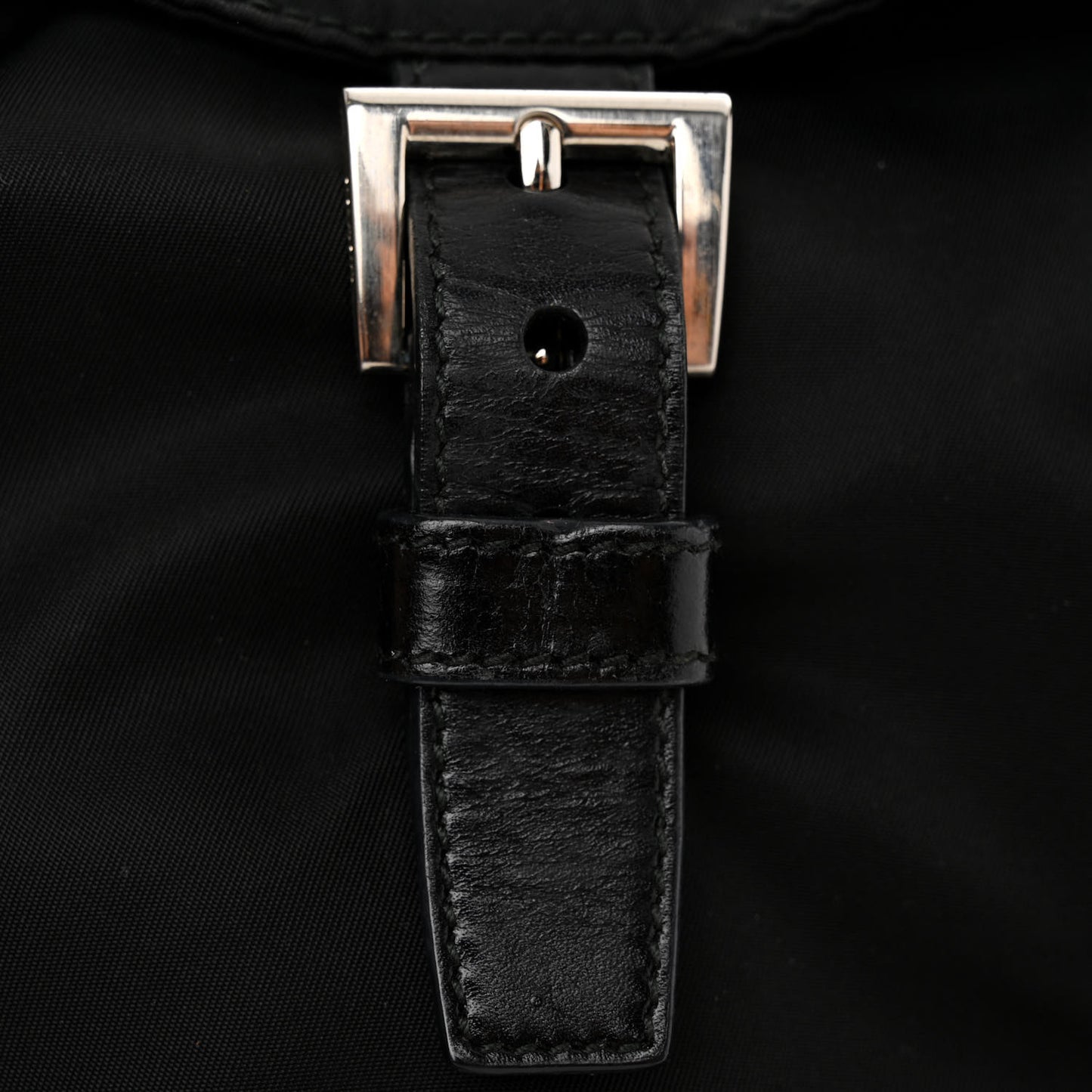 Nylon Vela Messenger Black