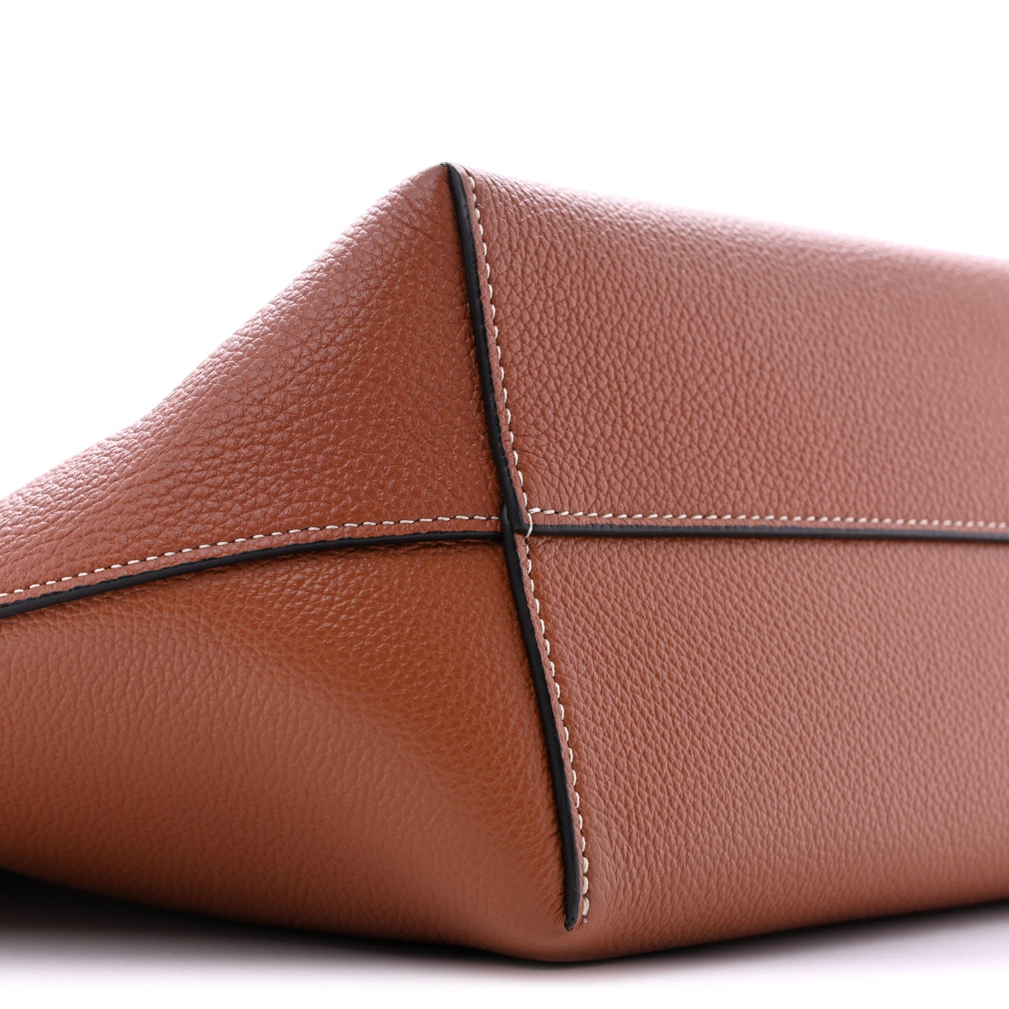 Grained Calfskin Triomphe Medium Cabas Anais Tan