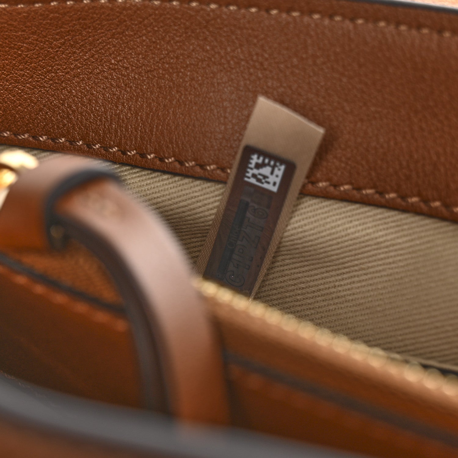 【美品】Chloé FAYE DAYキャメル レザー ショルダーバッグ Chloe Faye Day Shoulder Bag | Review & What's In Mine | MsGoldgirl