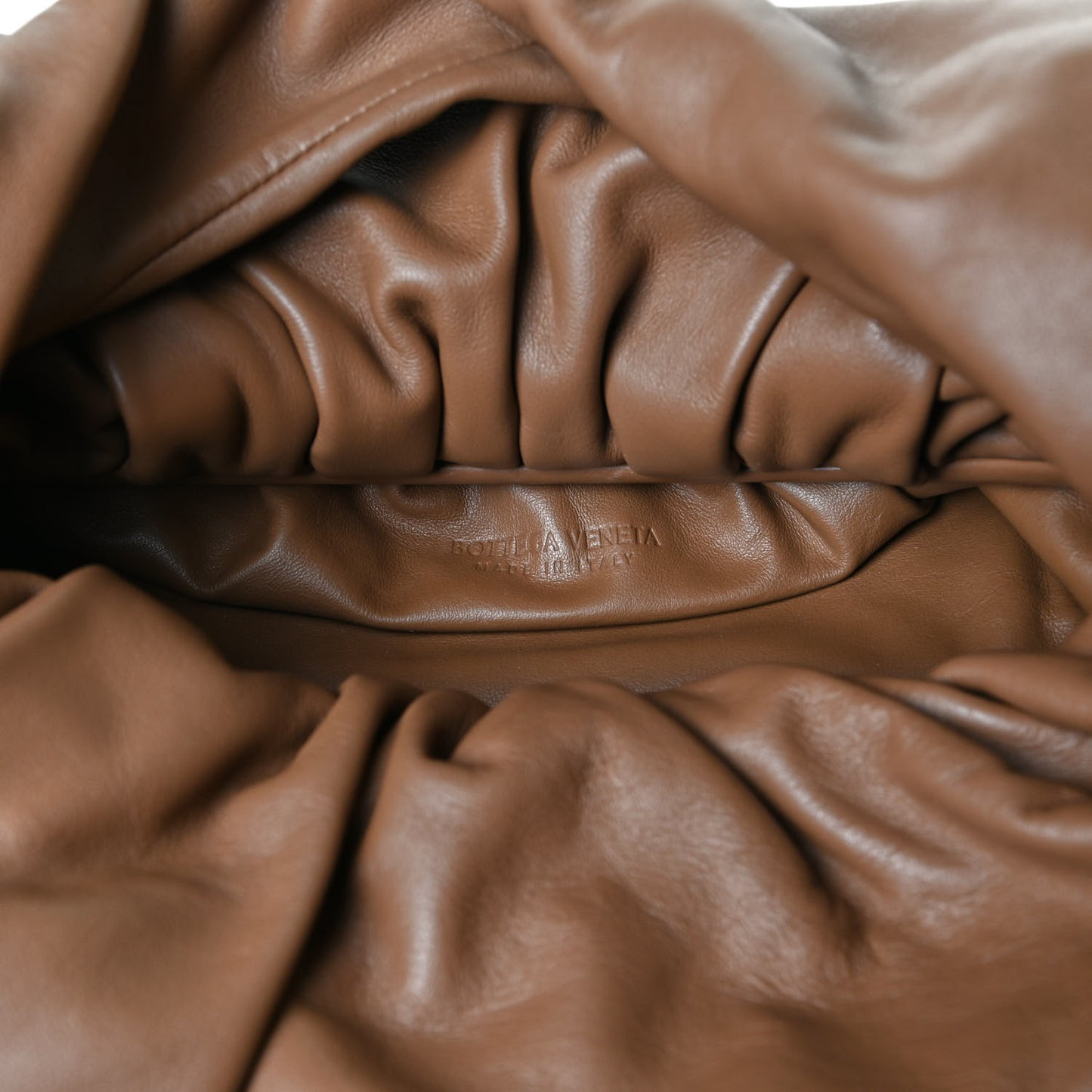 Smooth Butter Calfskin Small The Shoulder Pouch Cammello