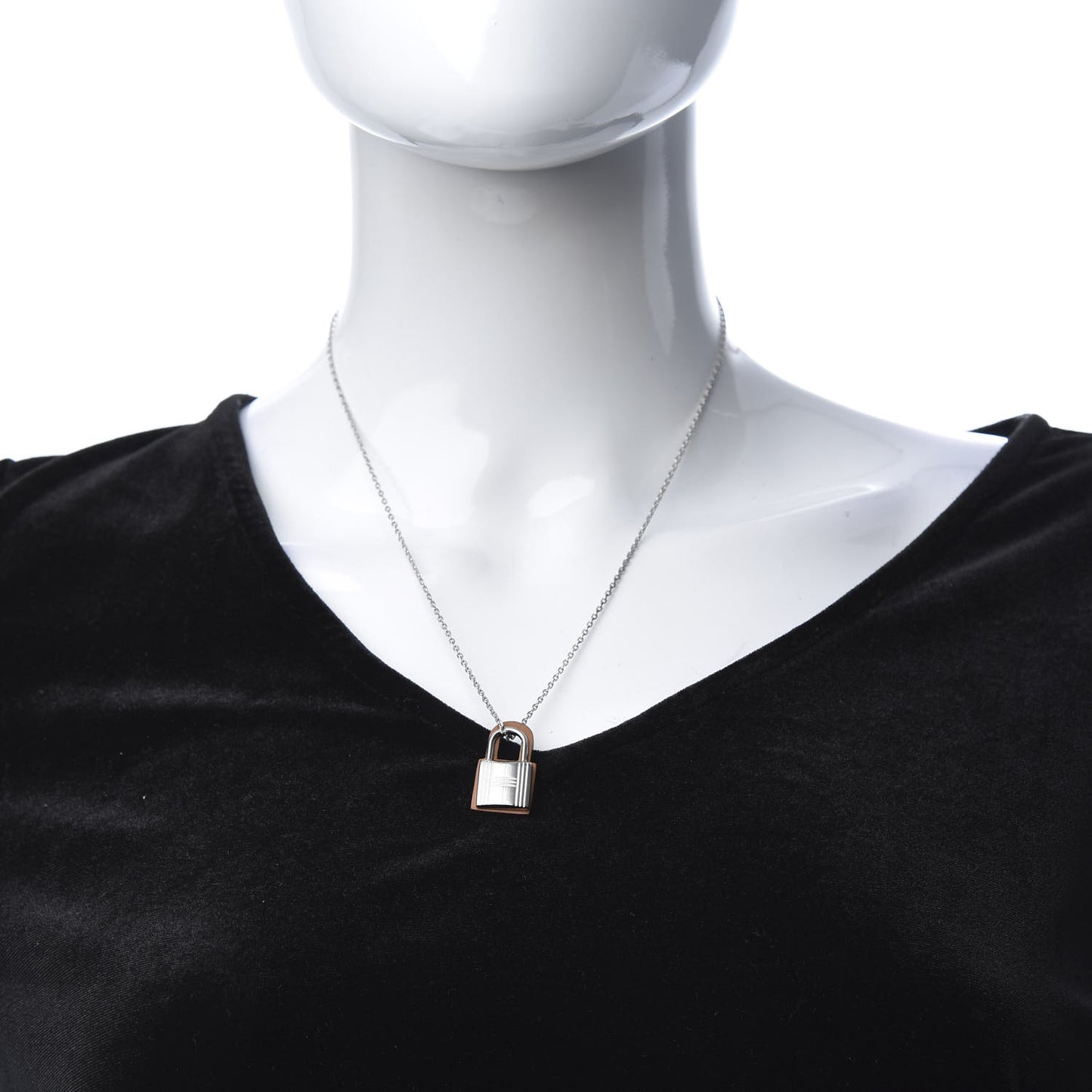 Swift O'Kelly Pendant Necklace Gold