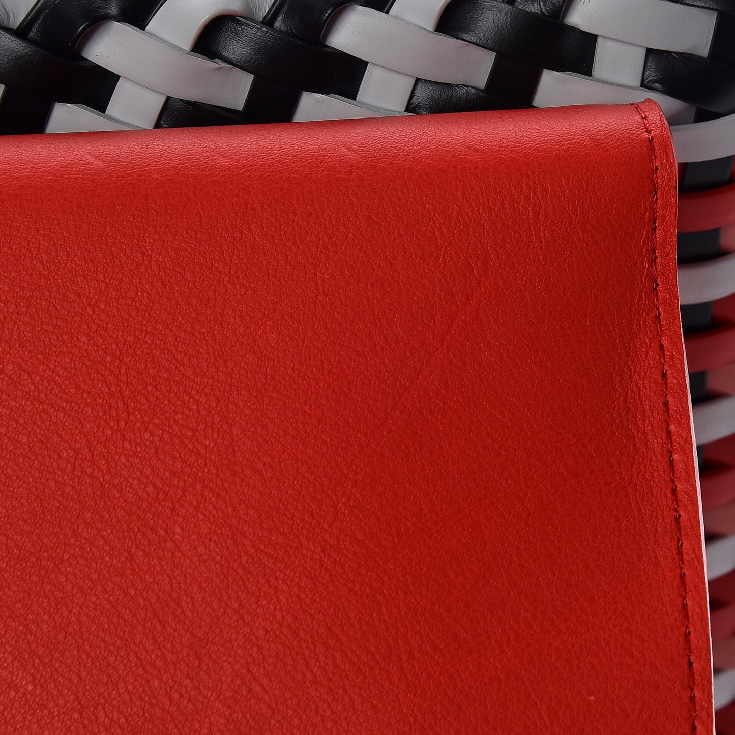 Taurillon Calfskin Guinguette Capucines BB Rouge