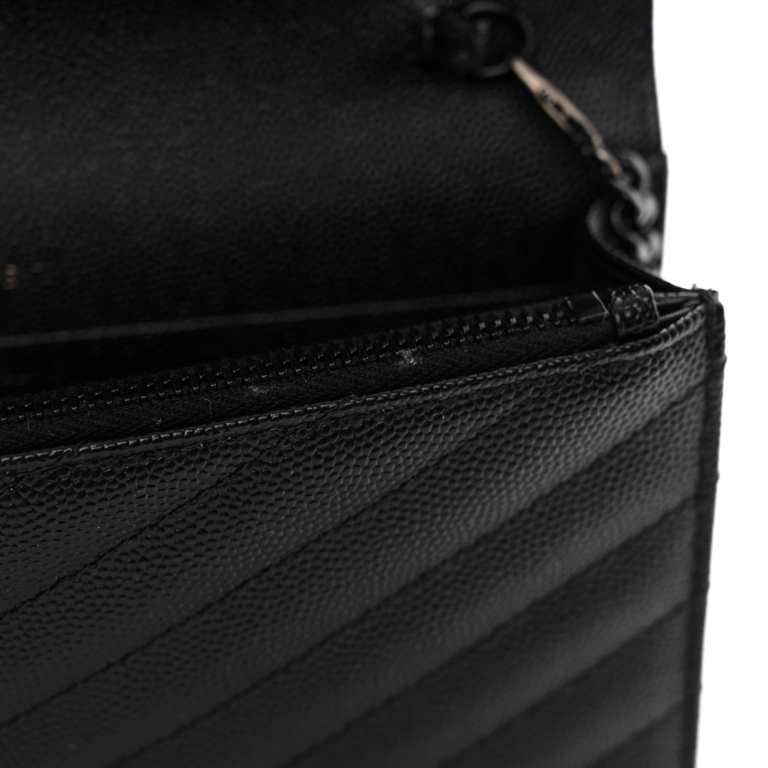 Saint Laurent Grain De Poudre Matelasse Chevron Monogram Monochrome Envelope Chain Wallet Black 12 of 13