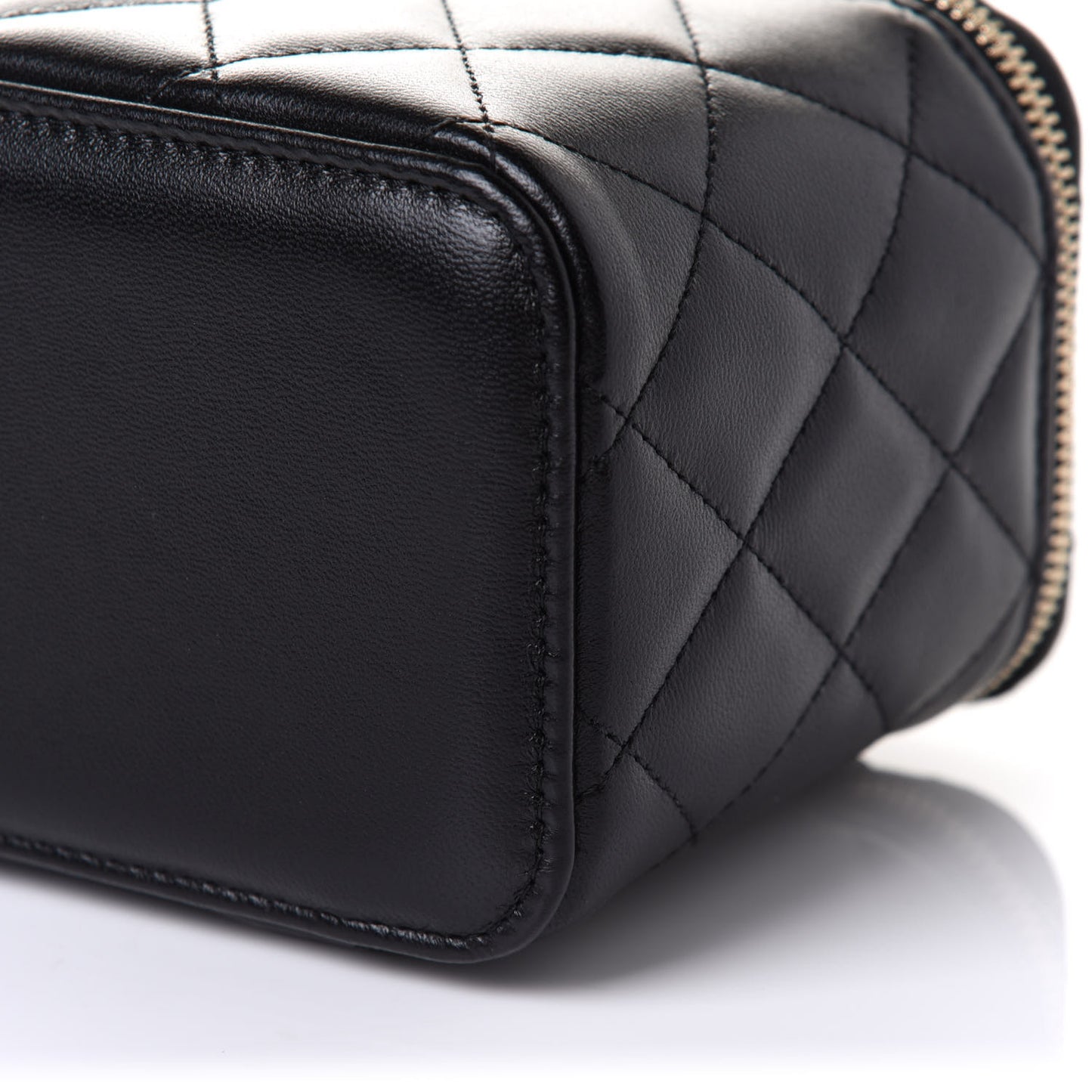 Lambskin Quilted Small Top Handle Vanity Case With Chain Black