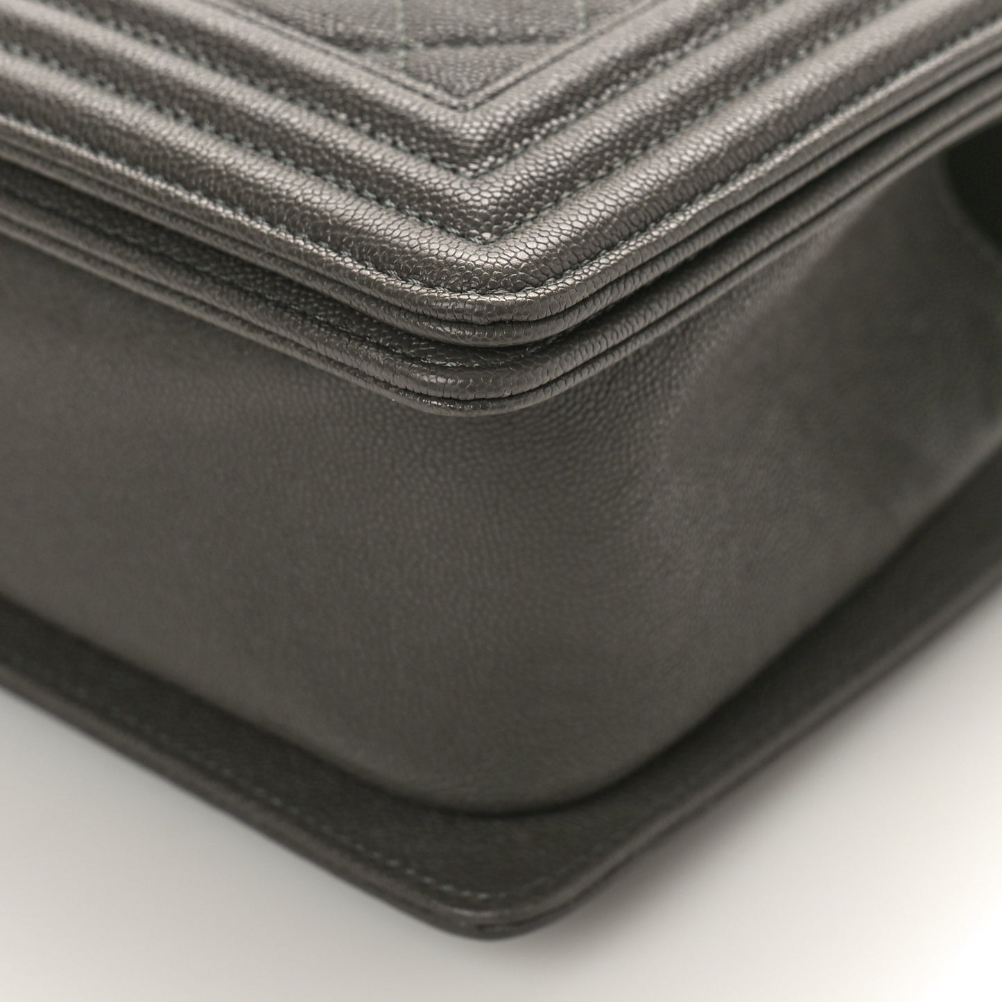 Caviar Quilted Medium Boy Flap Grey