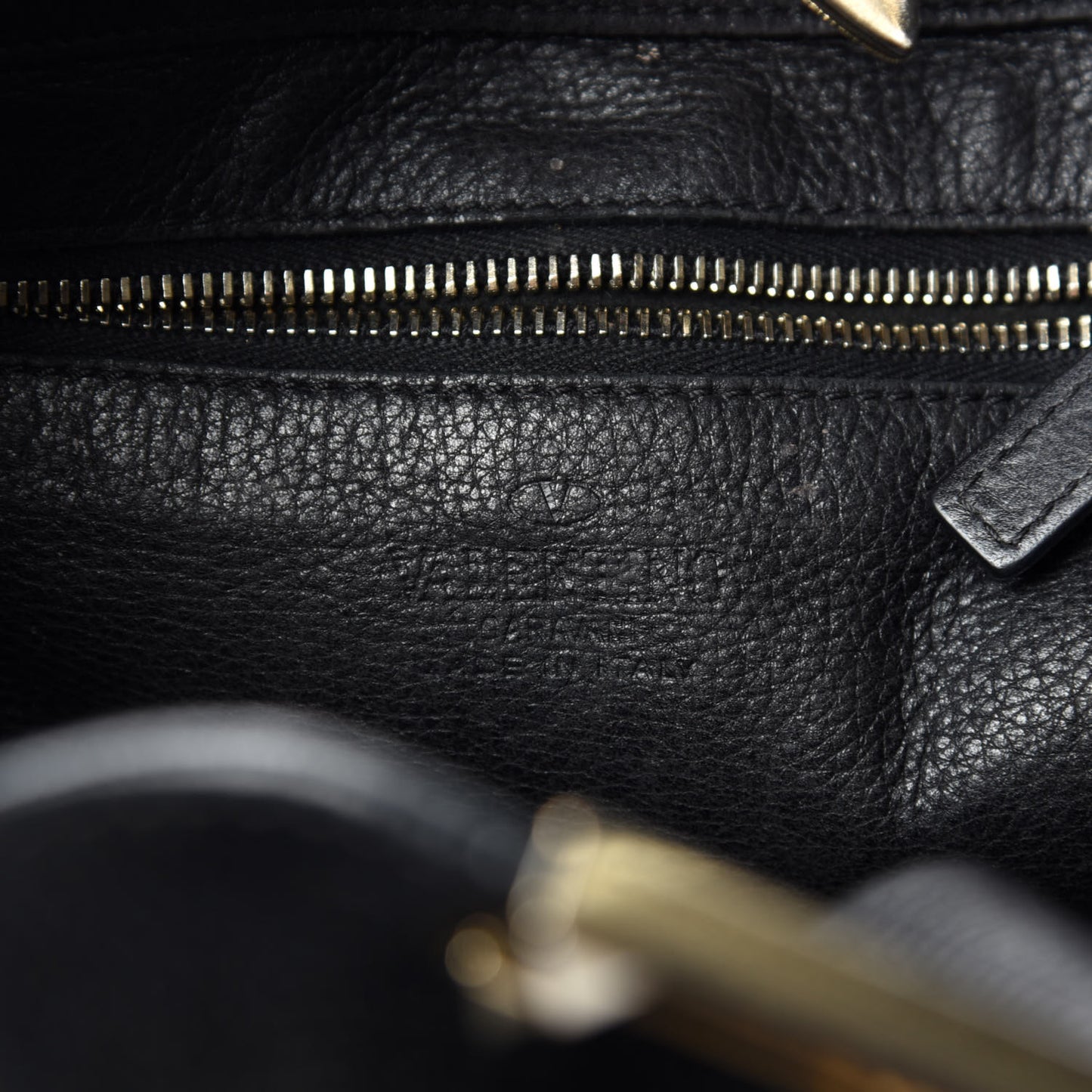 Pebbled Calfskin Large Rockstud Flip-Lock Messenger Bag Black