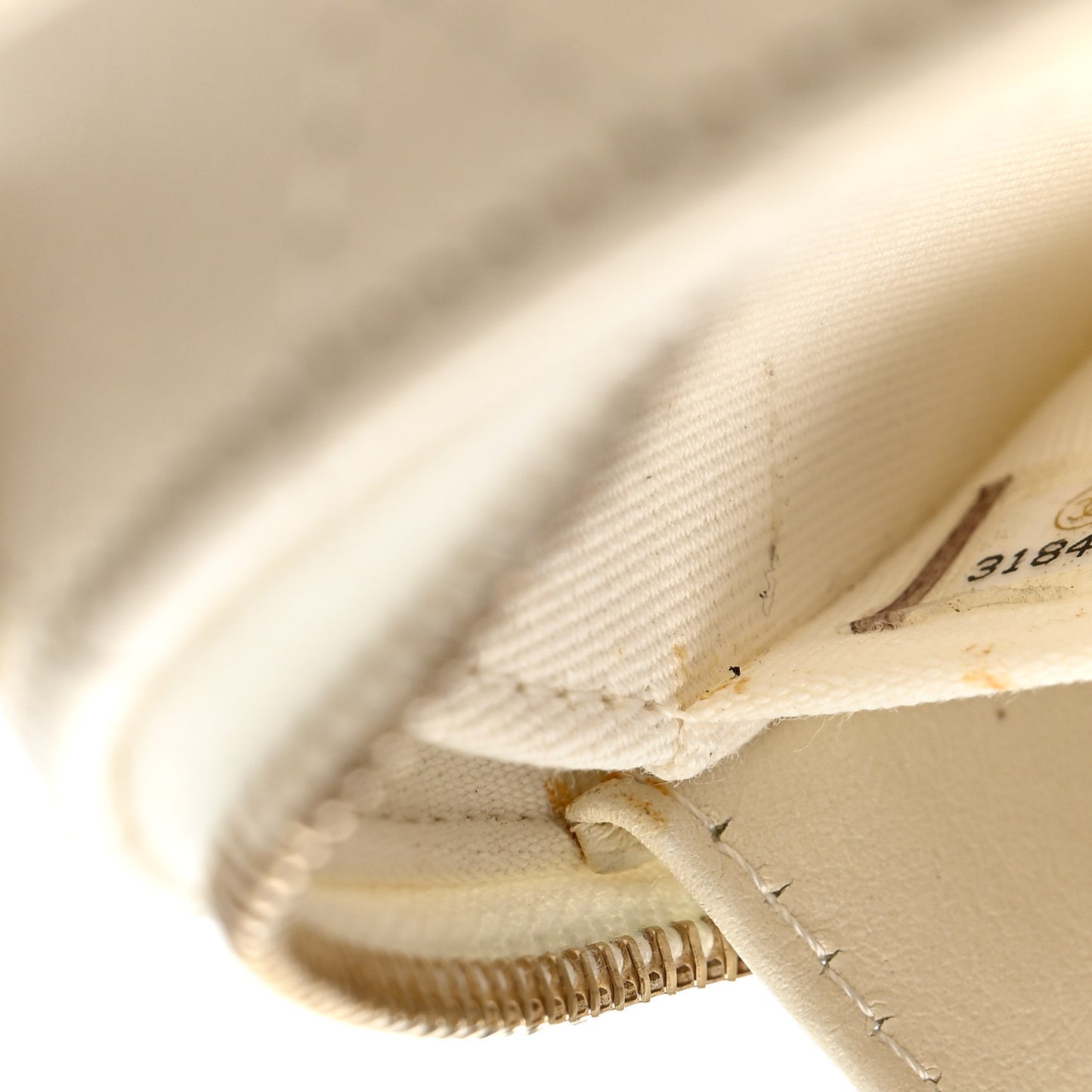 Caviar Quilted Round Handle With Care Vanity With Chain White